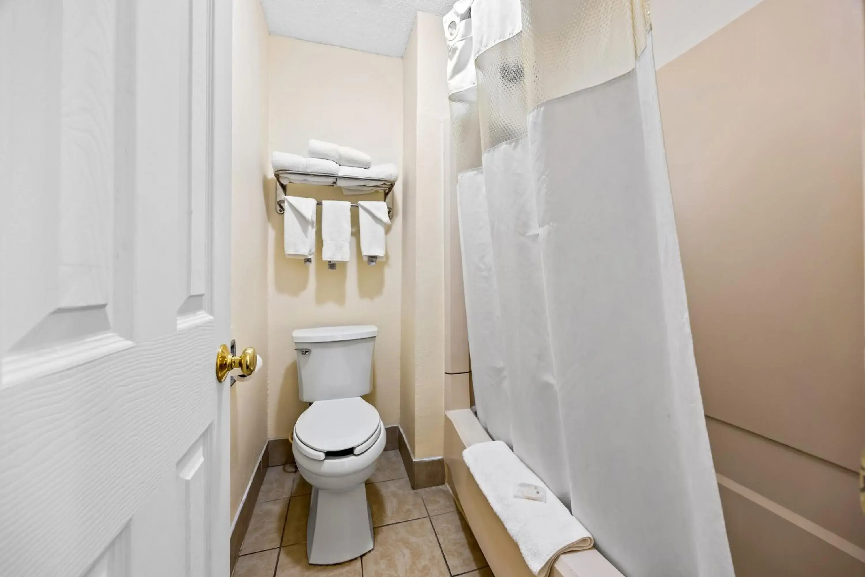 Toilet in America's Best Value Inn-Columbia Toilet in America's Best Value Inn-Columbia