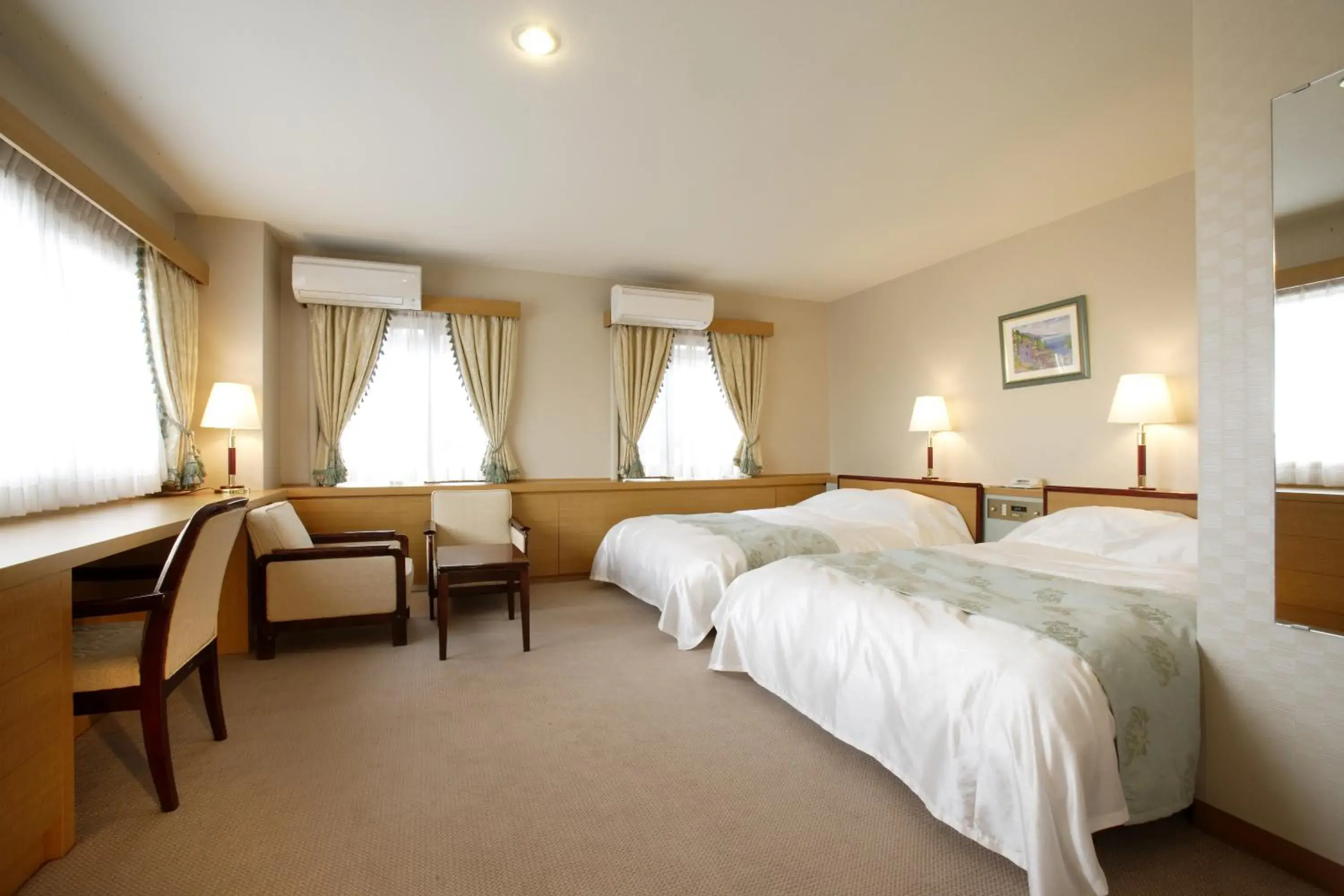 Photo of the whole room, Bed in Okazaki New Grand Hotel Photo of the whole room, Bed in Okazaki New Grand Hotel