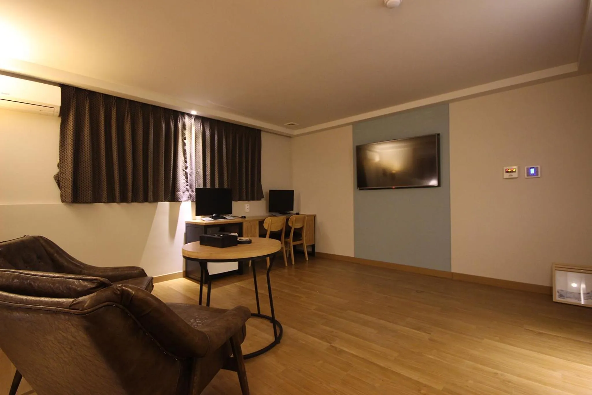 TV/Entertainment Center in Hotel Muri Busan