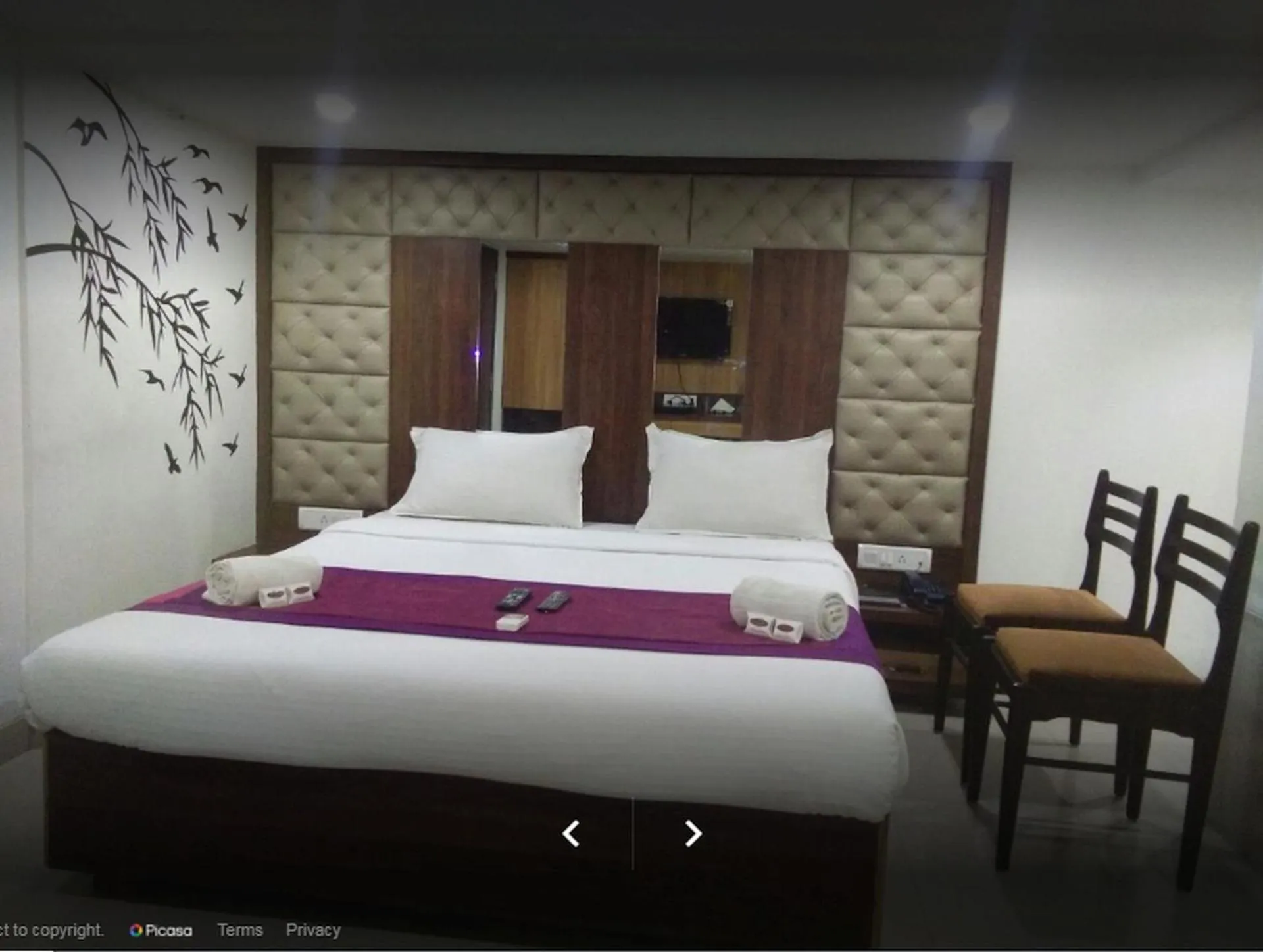 Photo of the whole room, Bed in Hotel Shelter Palace