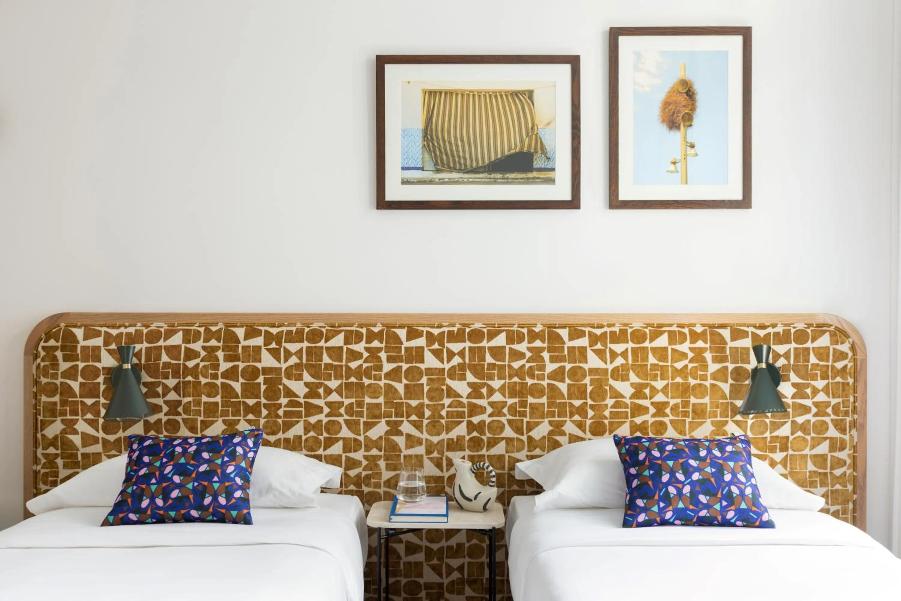 Bedroom, Bed in Silk n Cotton