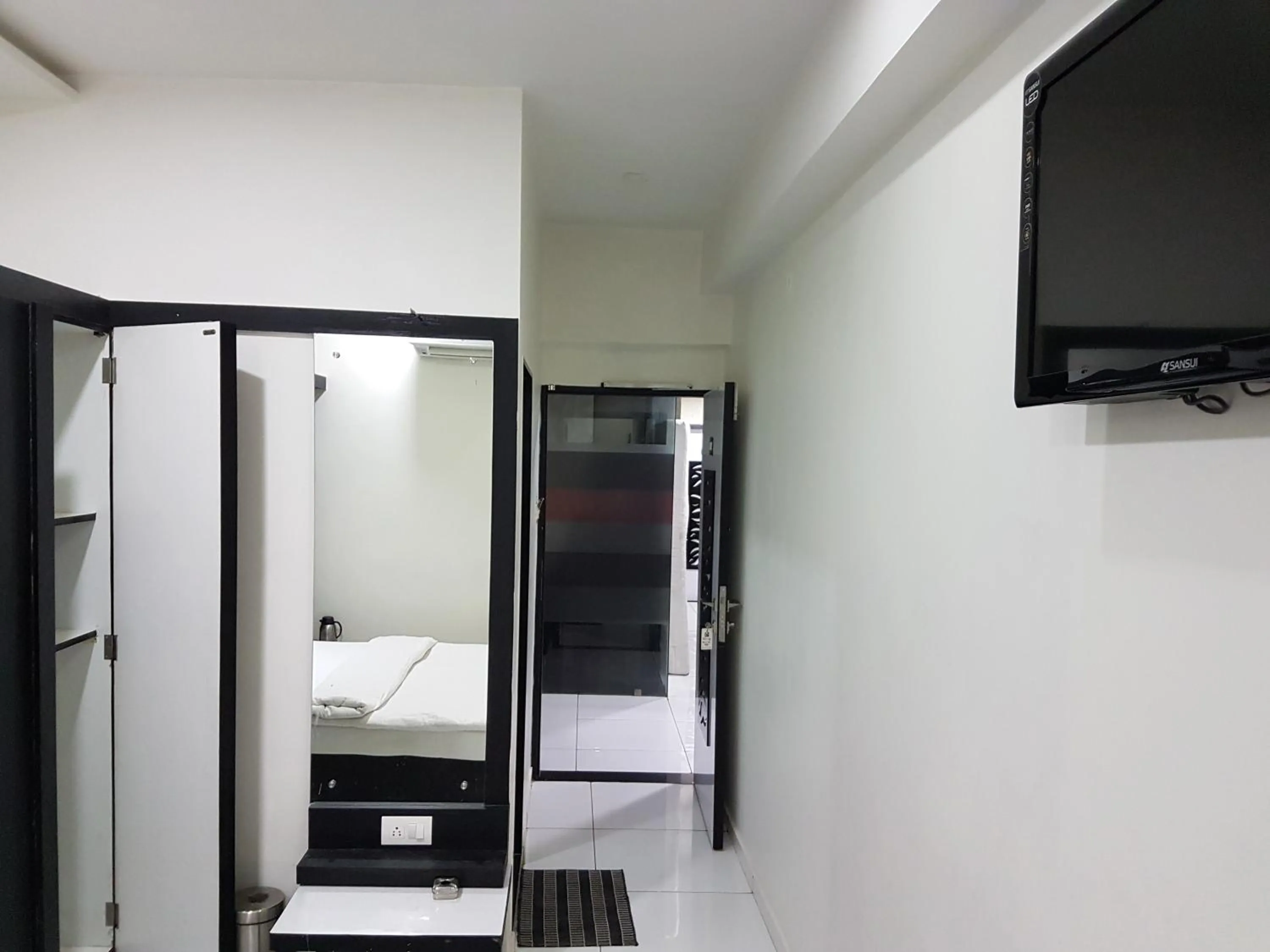 Other, Bed in Hotel Paramount Inn