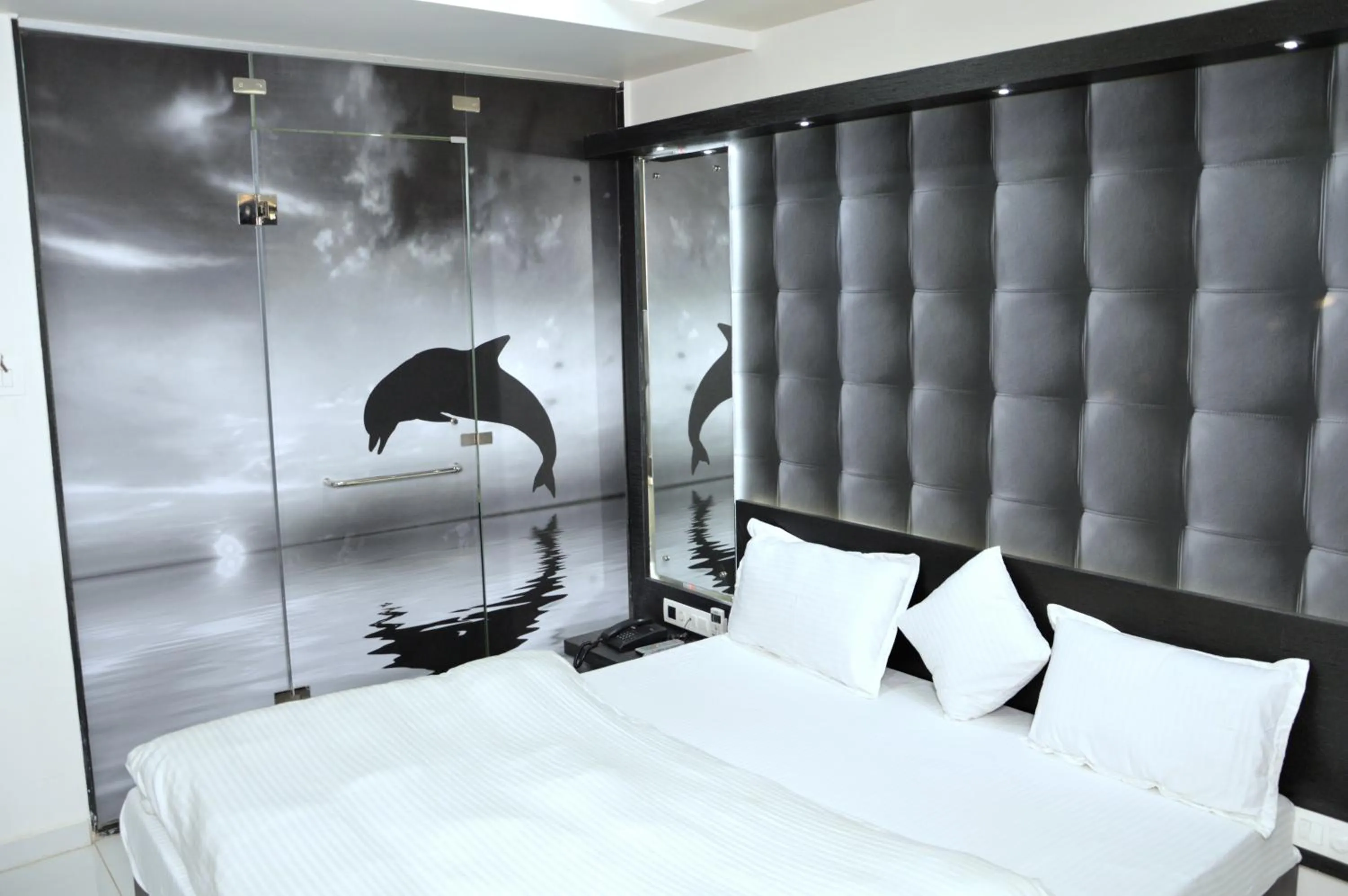 Decorative detail, Bed in Hotel Paramount Inn