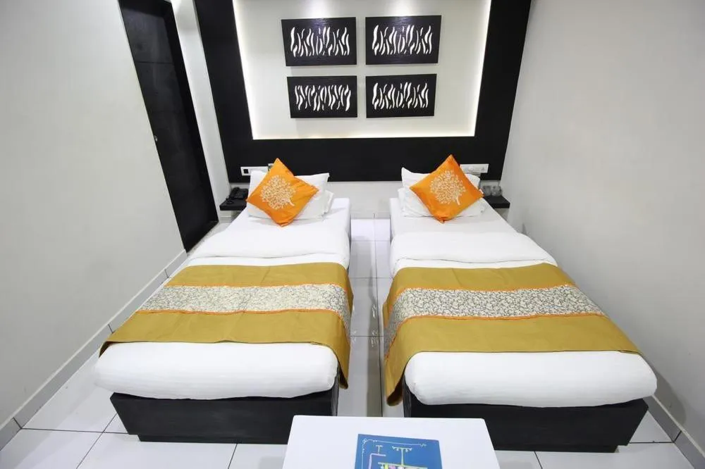 Other, Bed in Hotel Paramount Inn