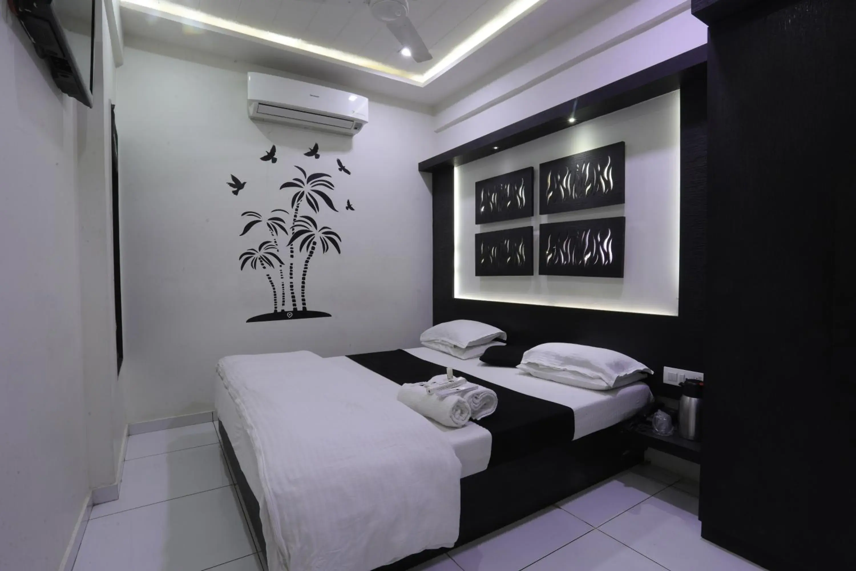 Bedroom in Hotel Paramount Inn Bedroom in Hotel Paramount Inn