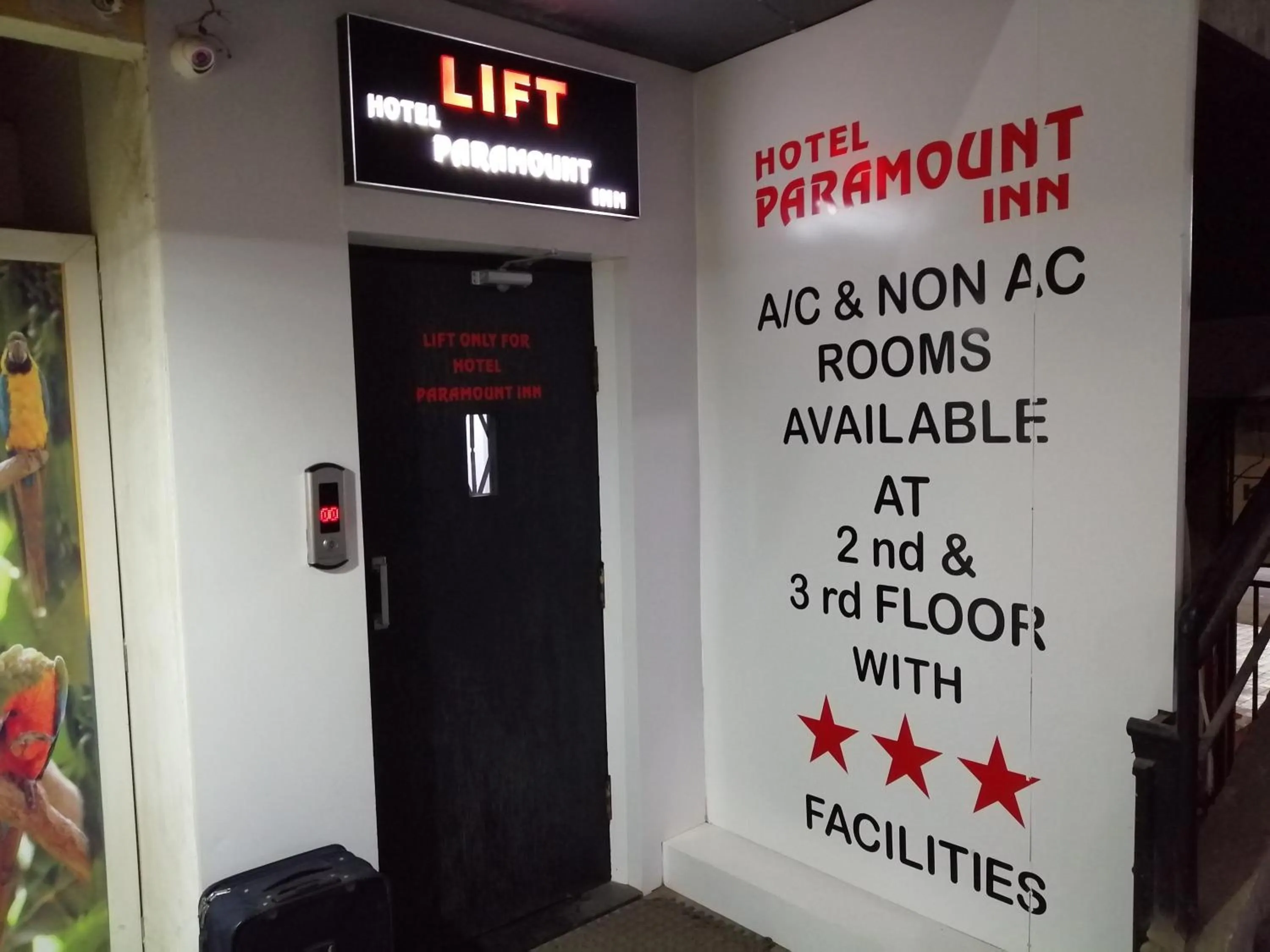 Property building in Hotel Paramount Inn