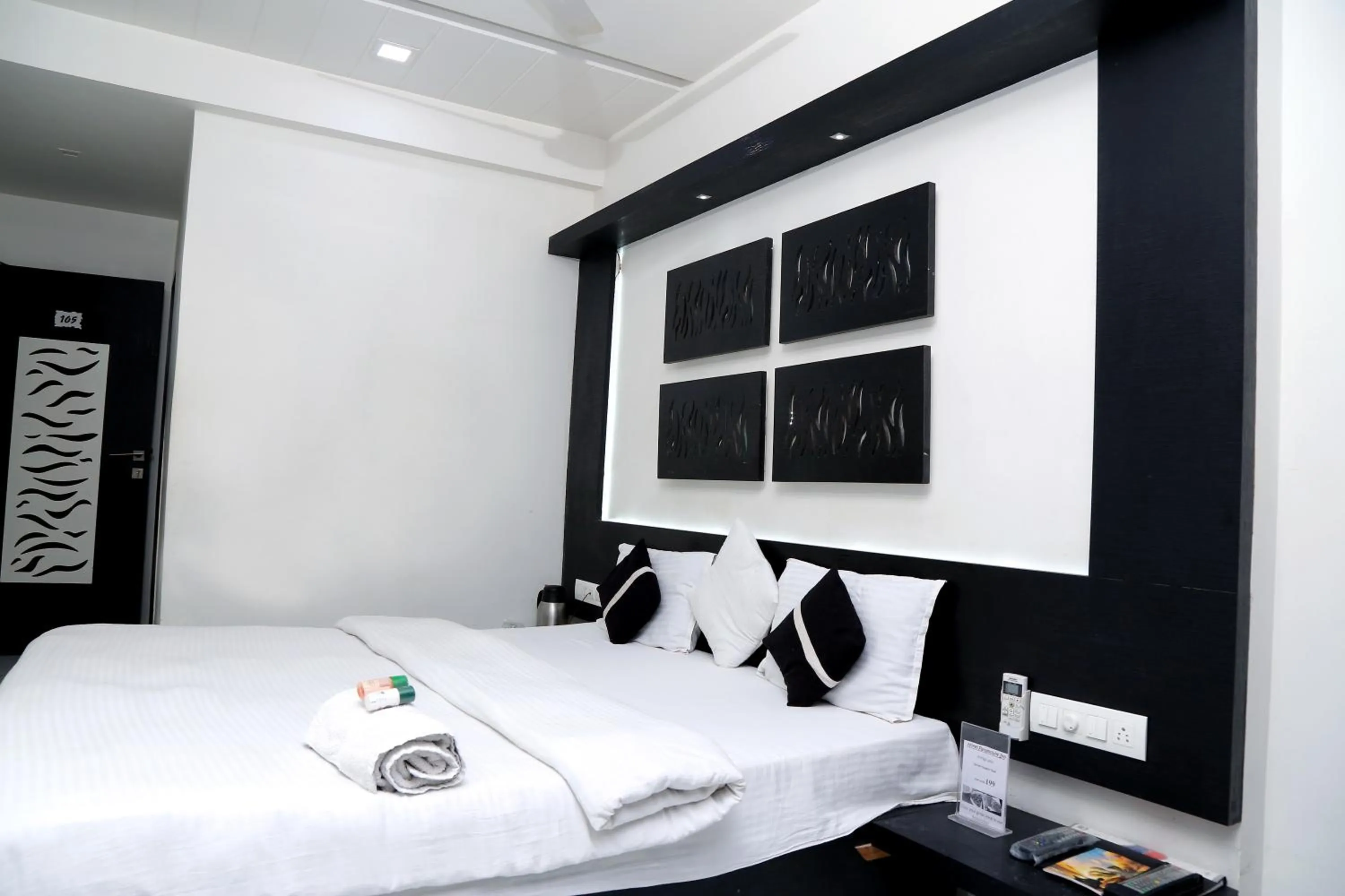 Other, Bed in Hotel Paramount Inn