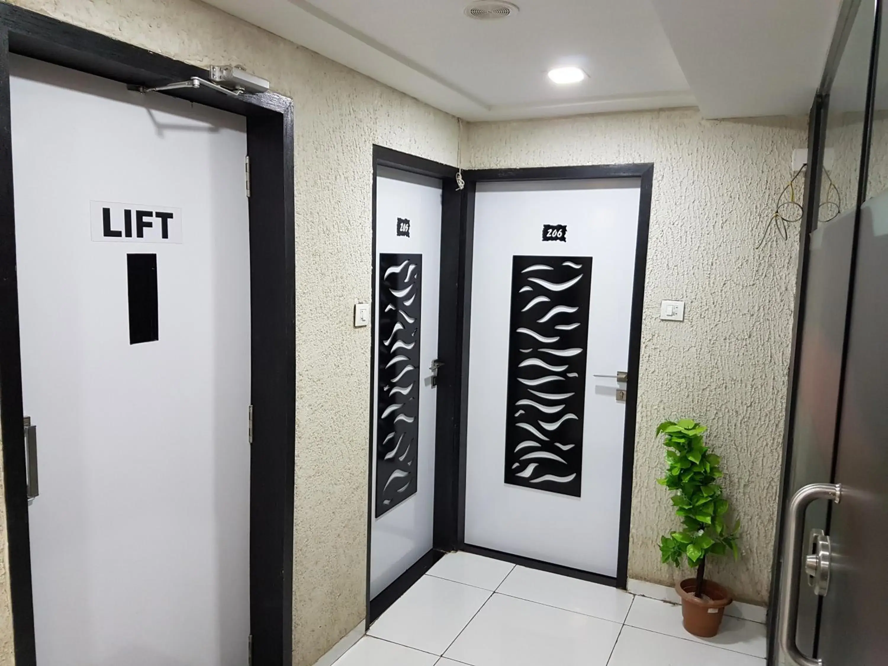 Property building in Hotel Paramount Inn Property building in Hotel Paramount Inn