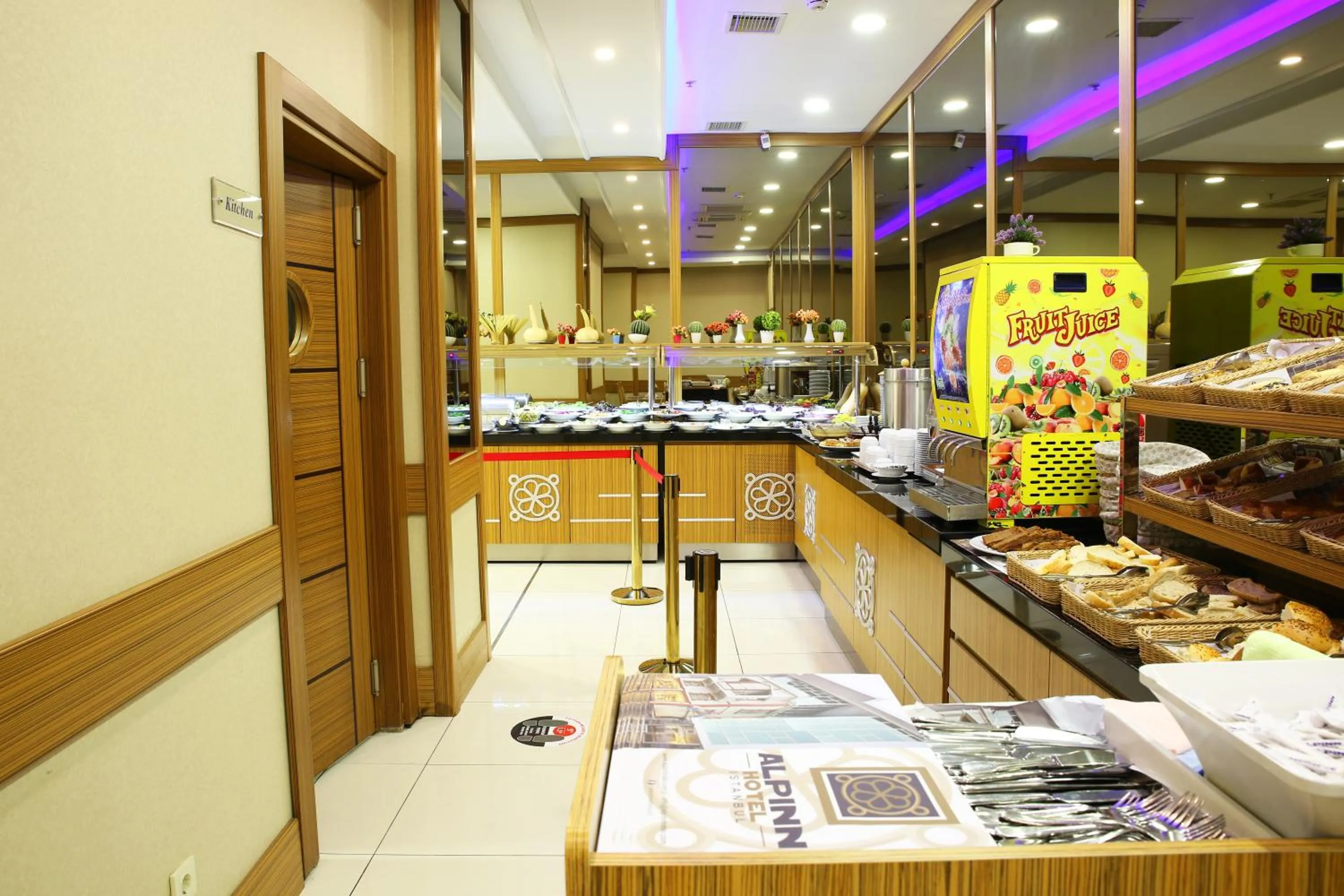 Restaurant/places to eat in Alpinn Hotel Istanbul