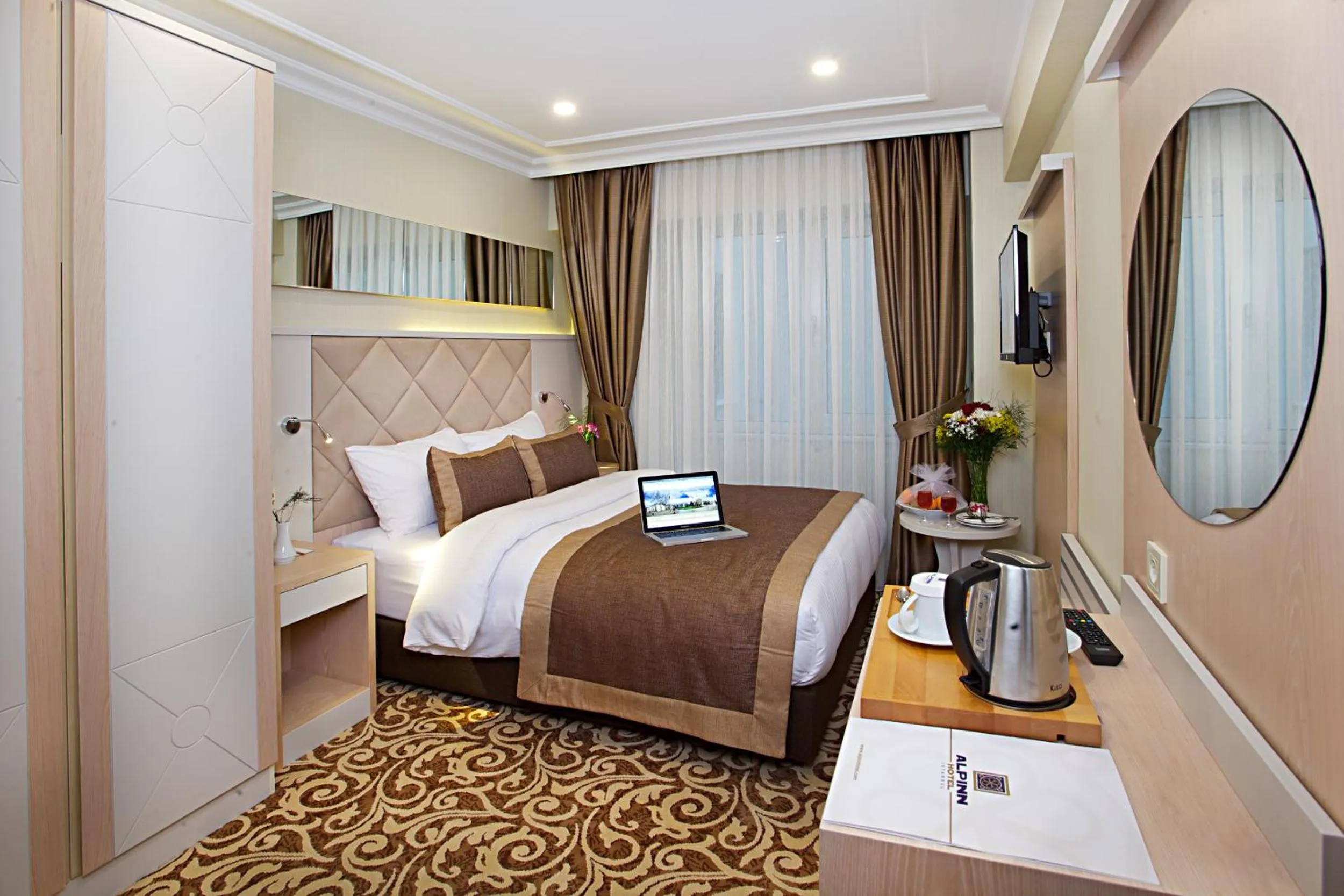 Photo of the whole room, Bed in Alpinn Hotel Istanbul