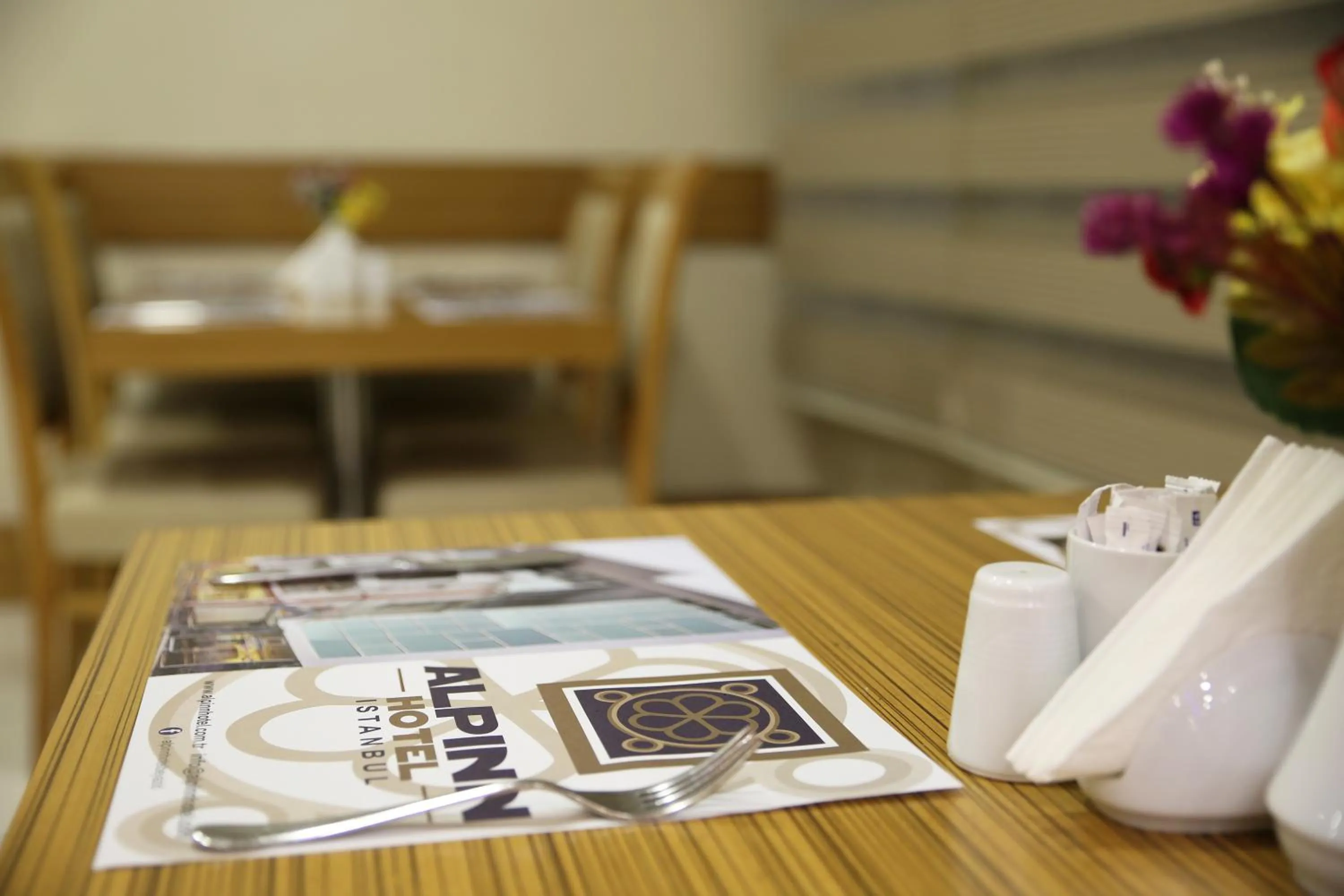 Restaurant/places to eat in Alpinn Hotel Istanbul