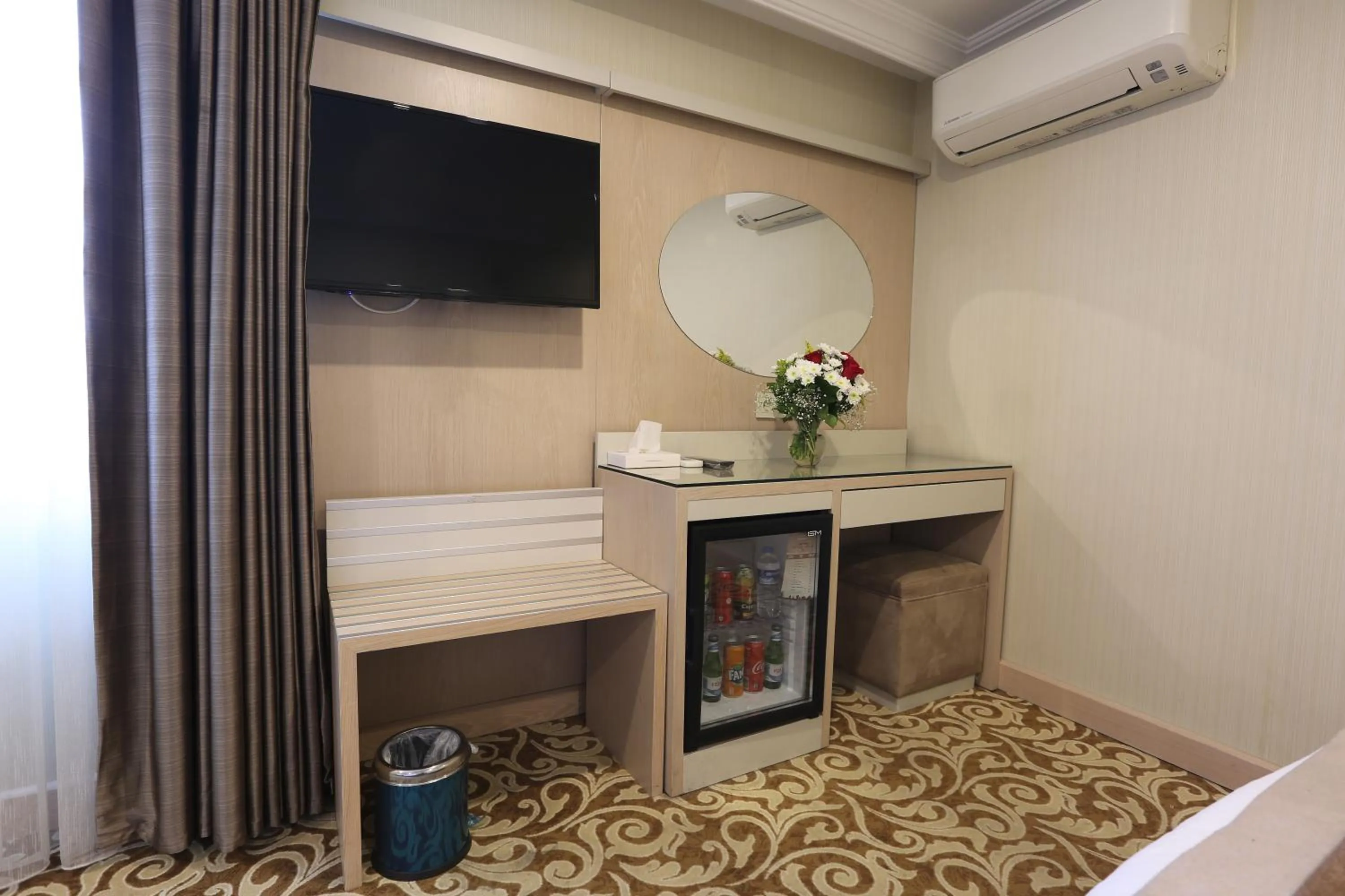 TV and multimedia in Alpinn Hotel Istanbul