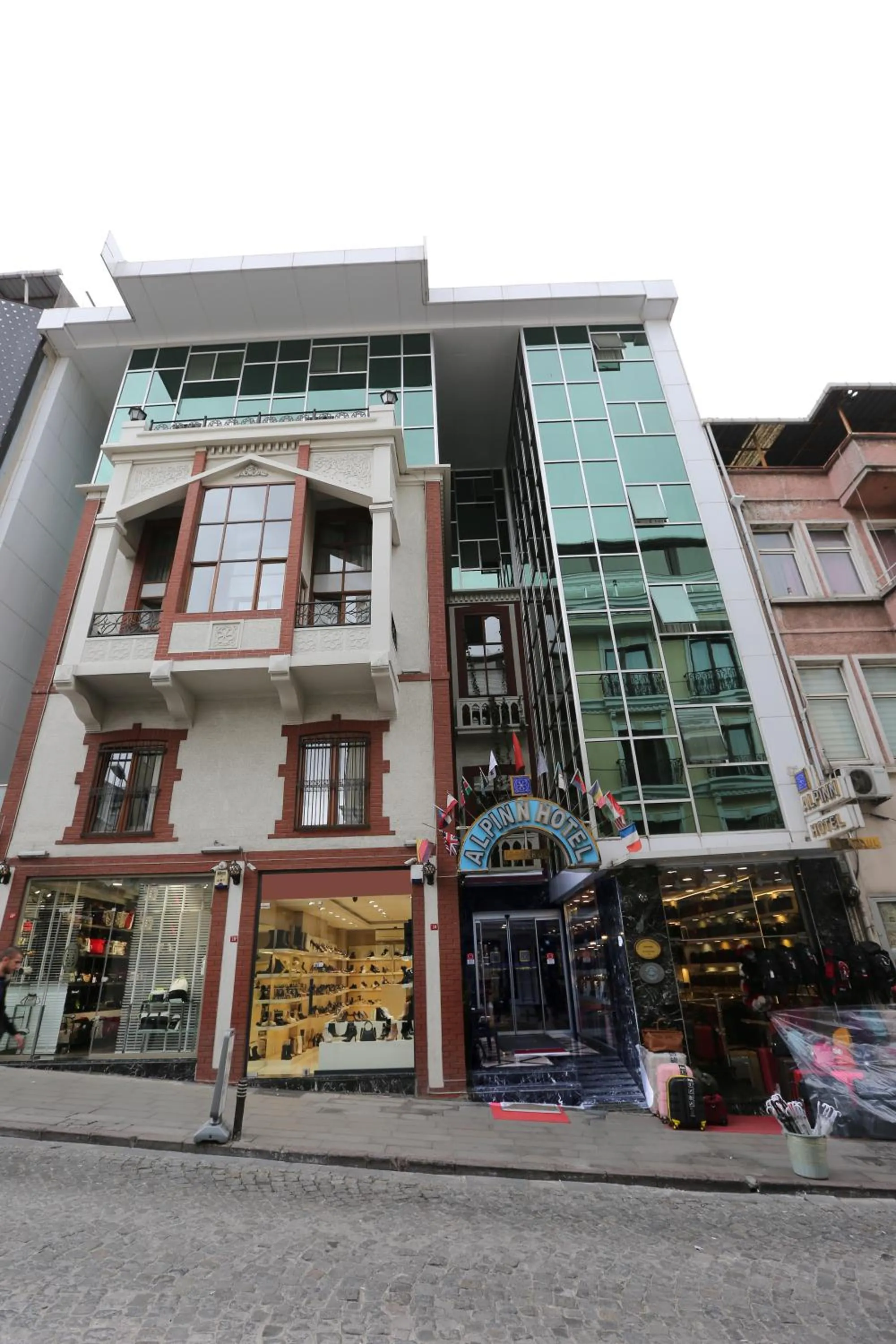 Facade/entrance in Alpinn Hotel Istanbul