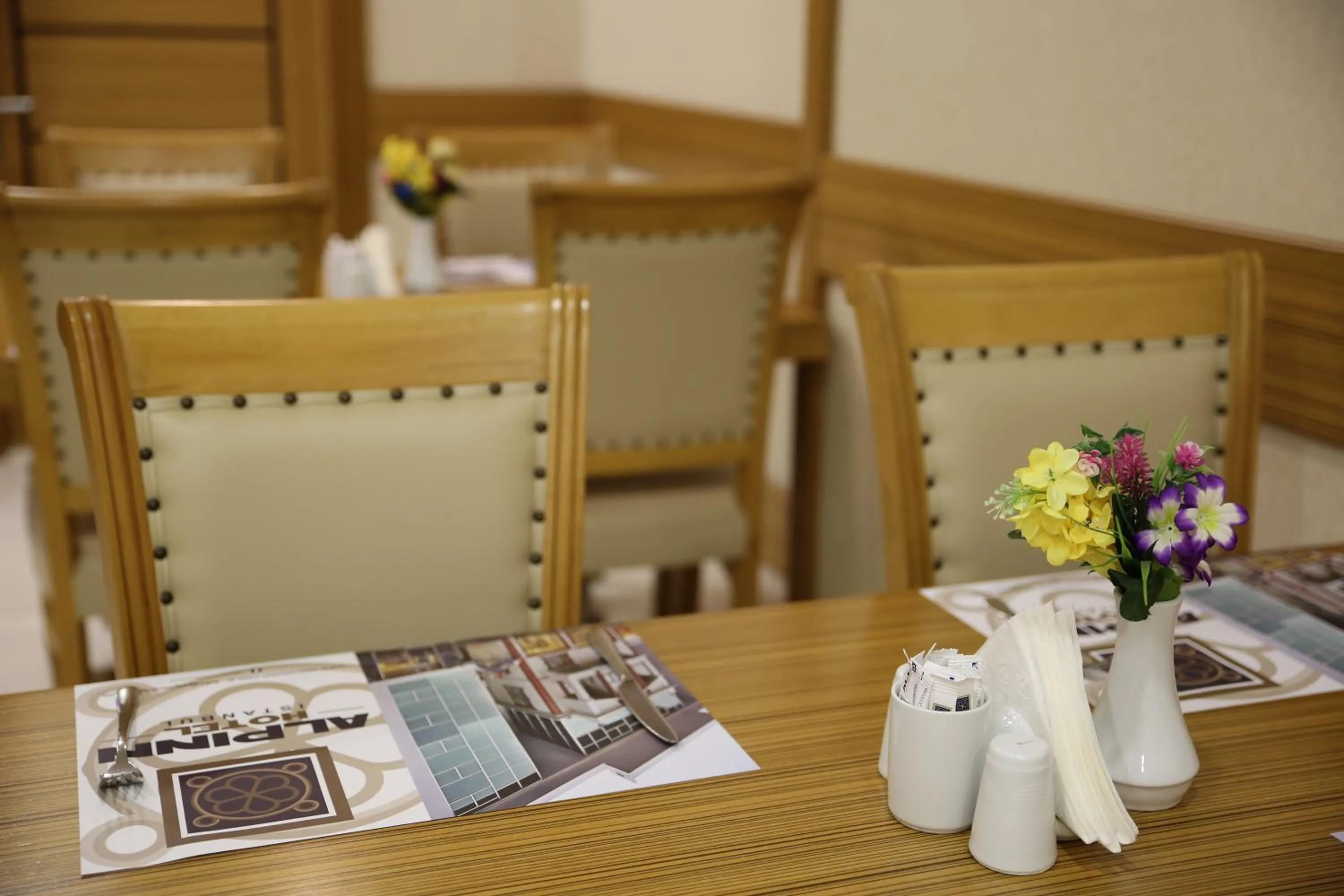 Restaurant/places to eat in Alpinn Hotel Istanbul