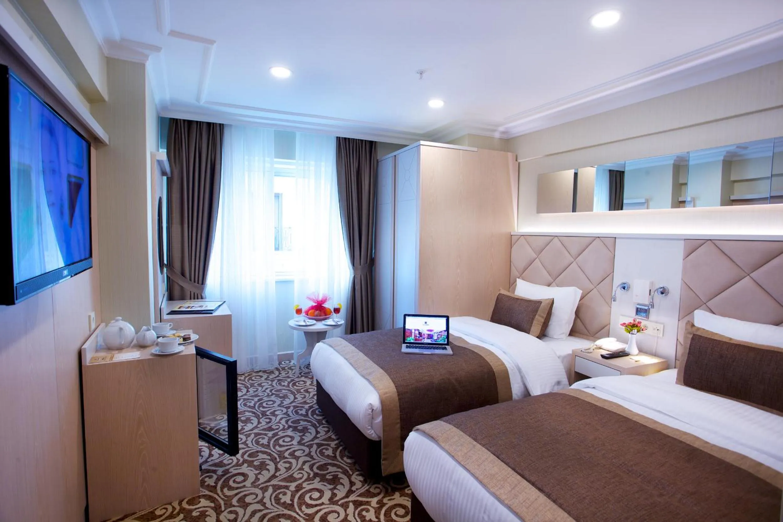 Photo of the whole room, Bed in Alpinn Hotel Istanbul