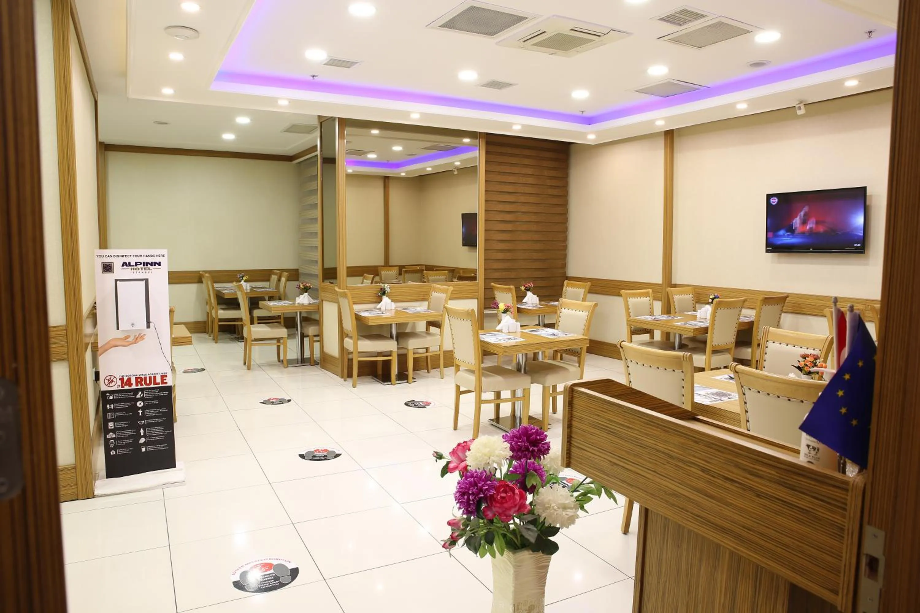 Restaurant/places to eat in Alpinn Hotel Istanbul