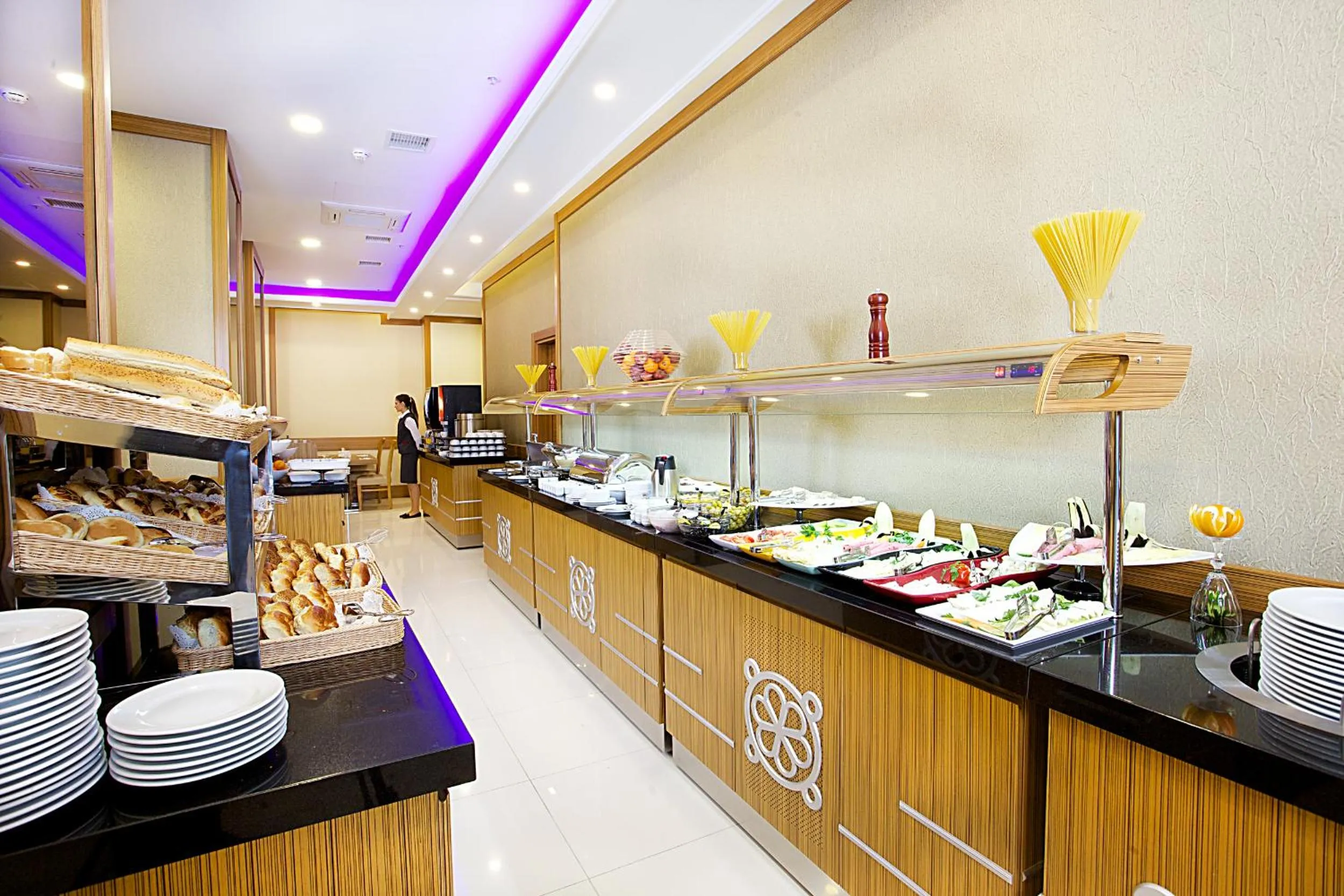 Restaurant/places to eat in Alpinn Hotel Istanbul