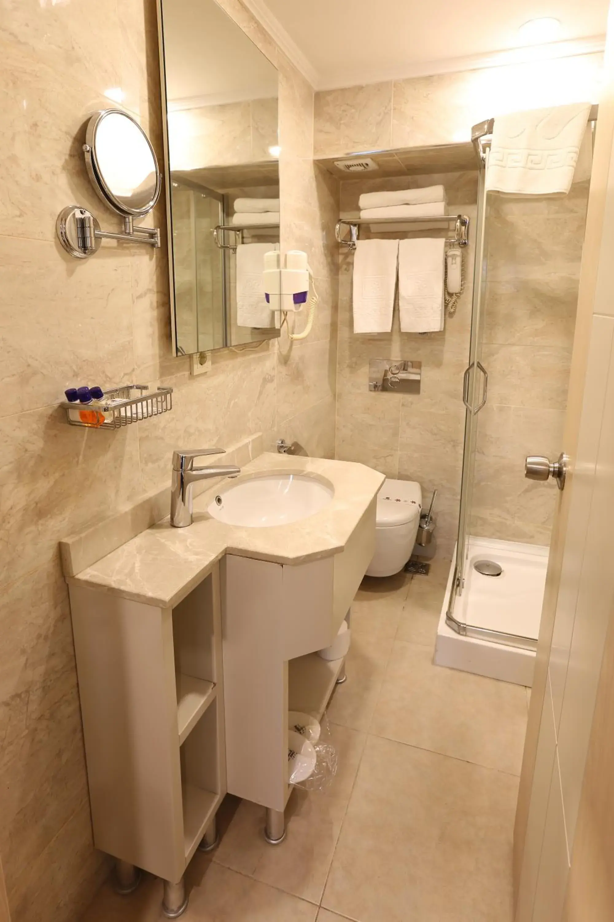 Bathroom in Alpinn Hotel Istanbul Bathroom in Alpinn Hotel Istanbul