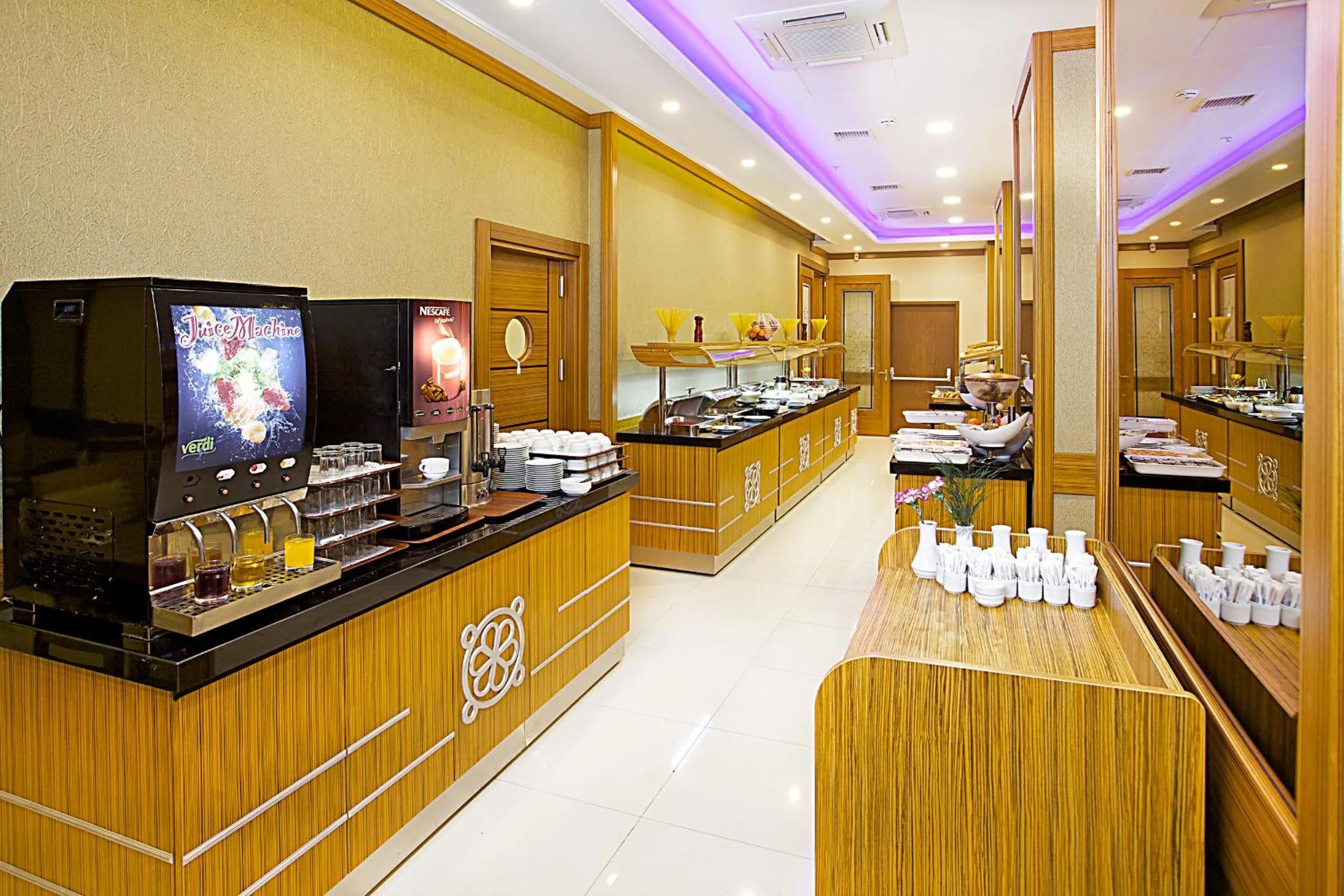 Restaurant/places to eat in Alpinn Hotel Istanbul