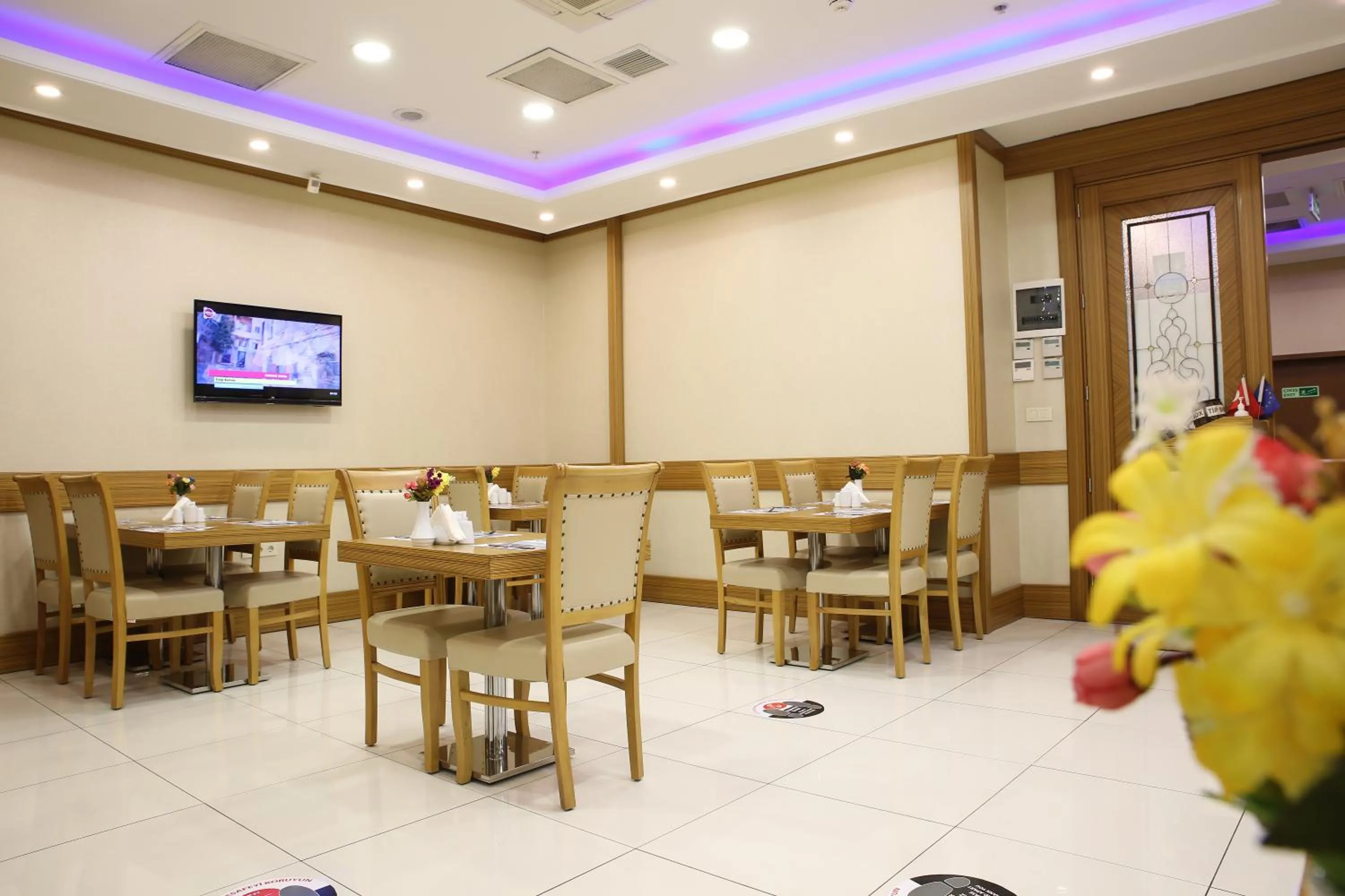 Restaurant/places to eat in Alpinn Hotel Istanbul