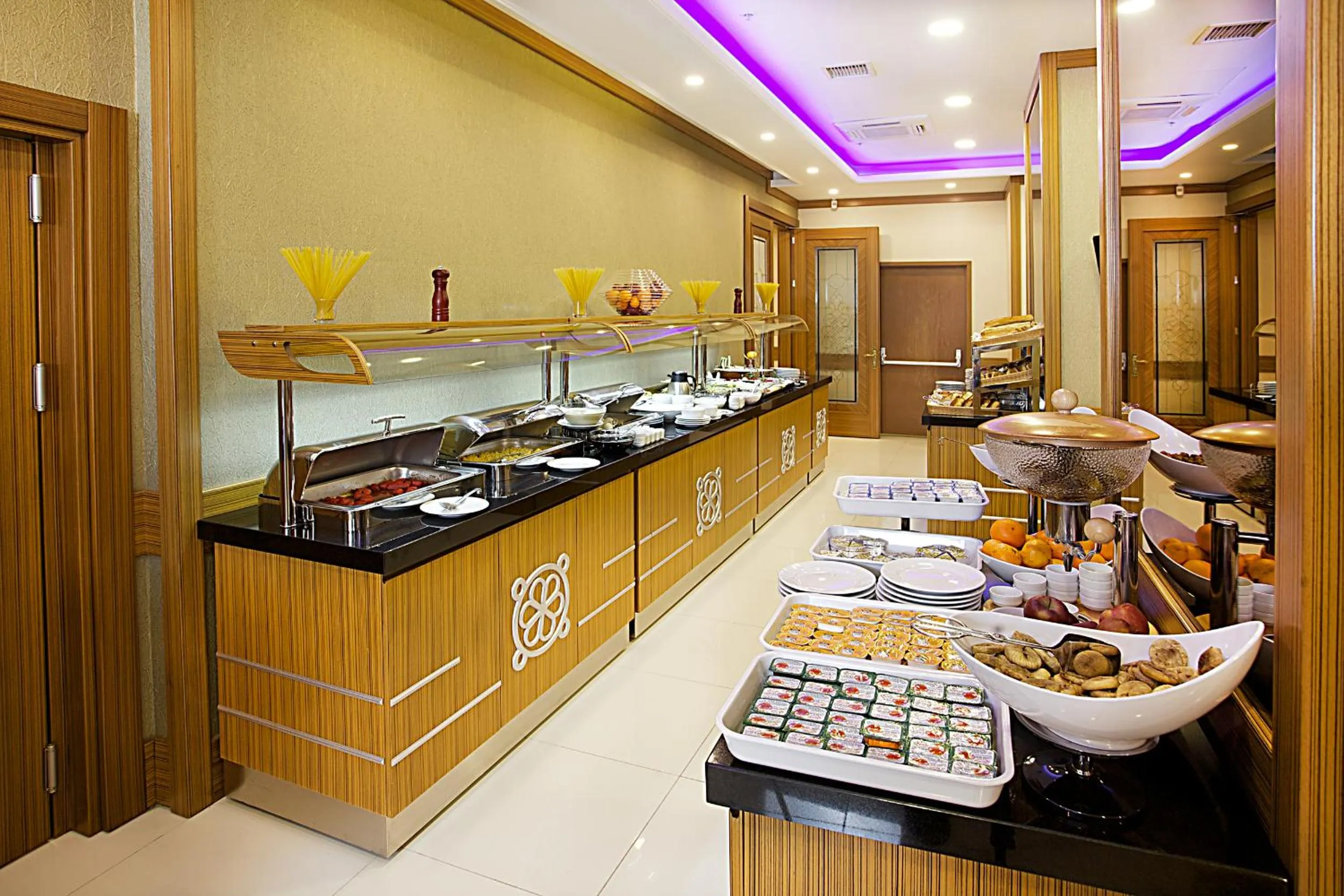 Restaurant/places to eat in Alpinn Hotel Istanbul