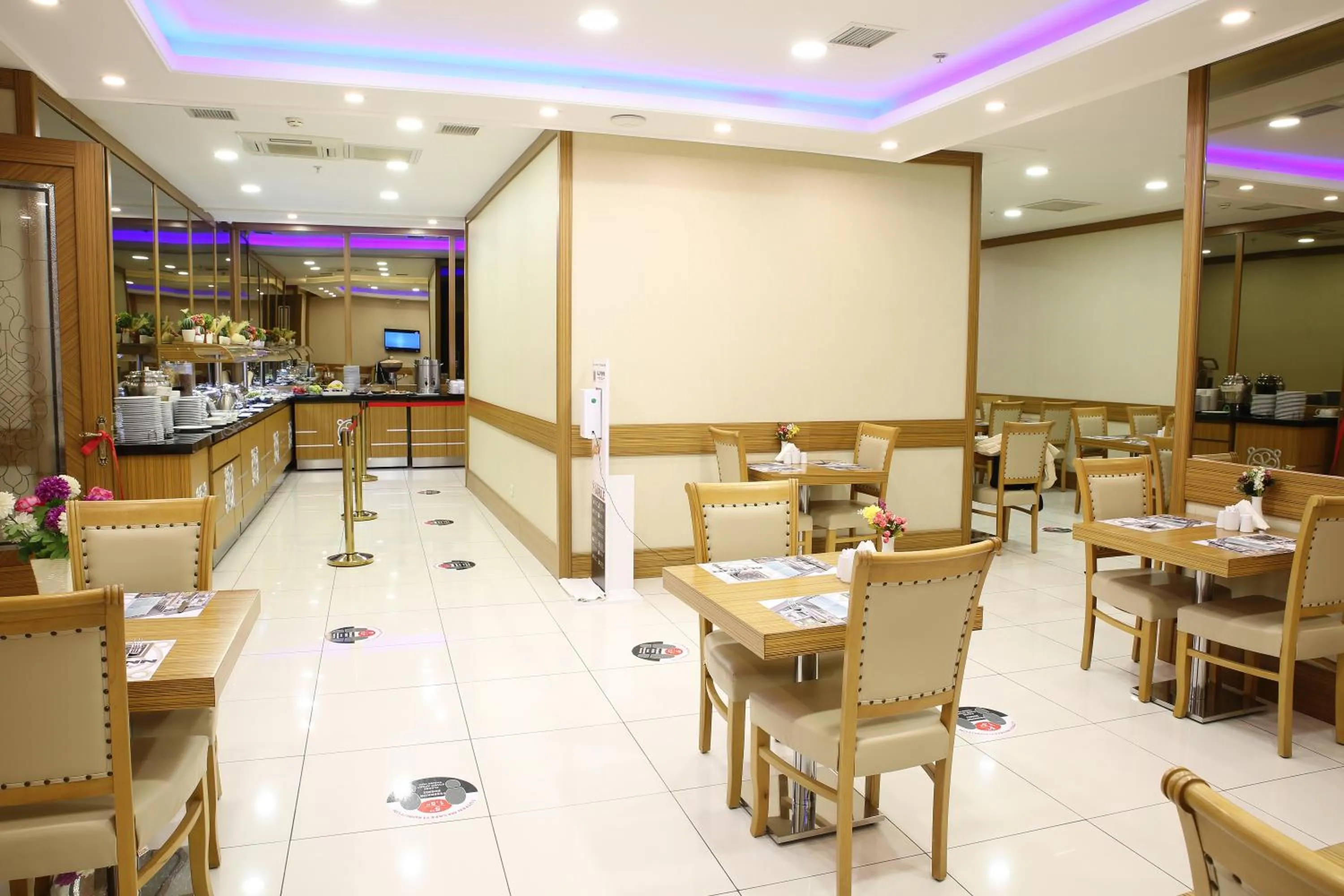 Restaurant/places to eat in Alpinn Hotel Istanbul