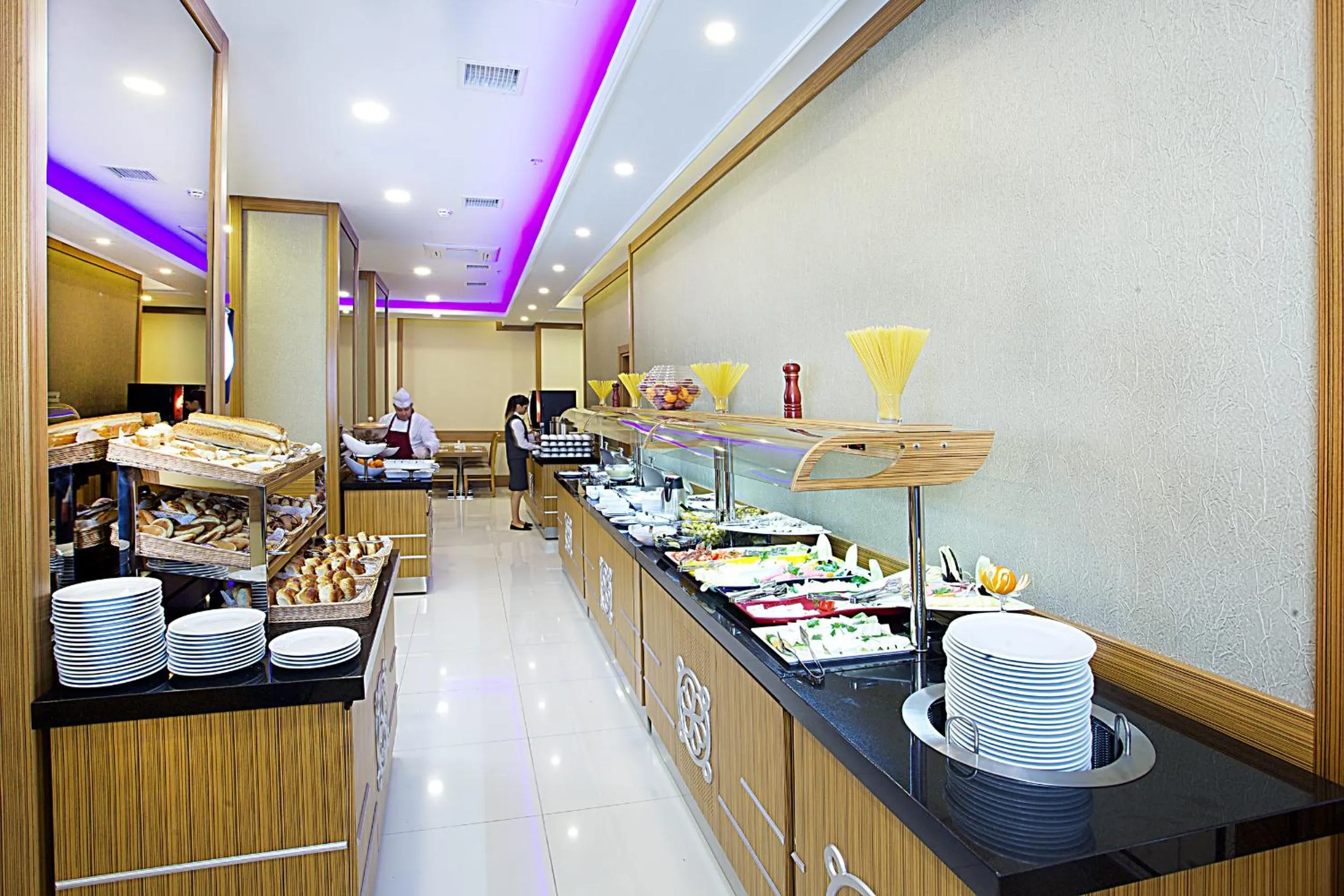 Restaurant/places to eat in Alpinn Hotel Istanbul