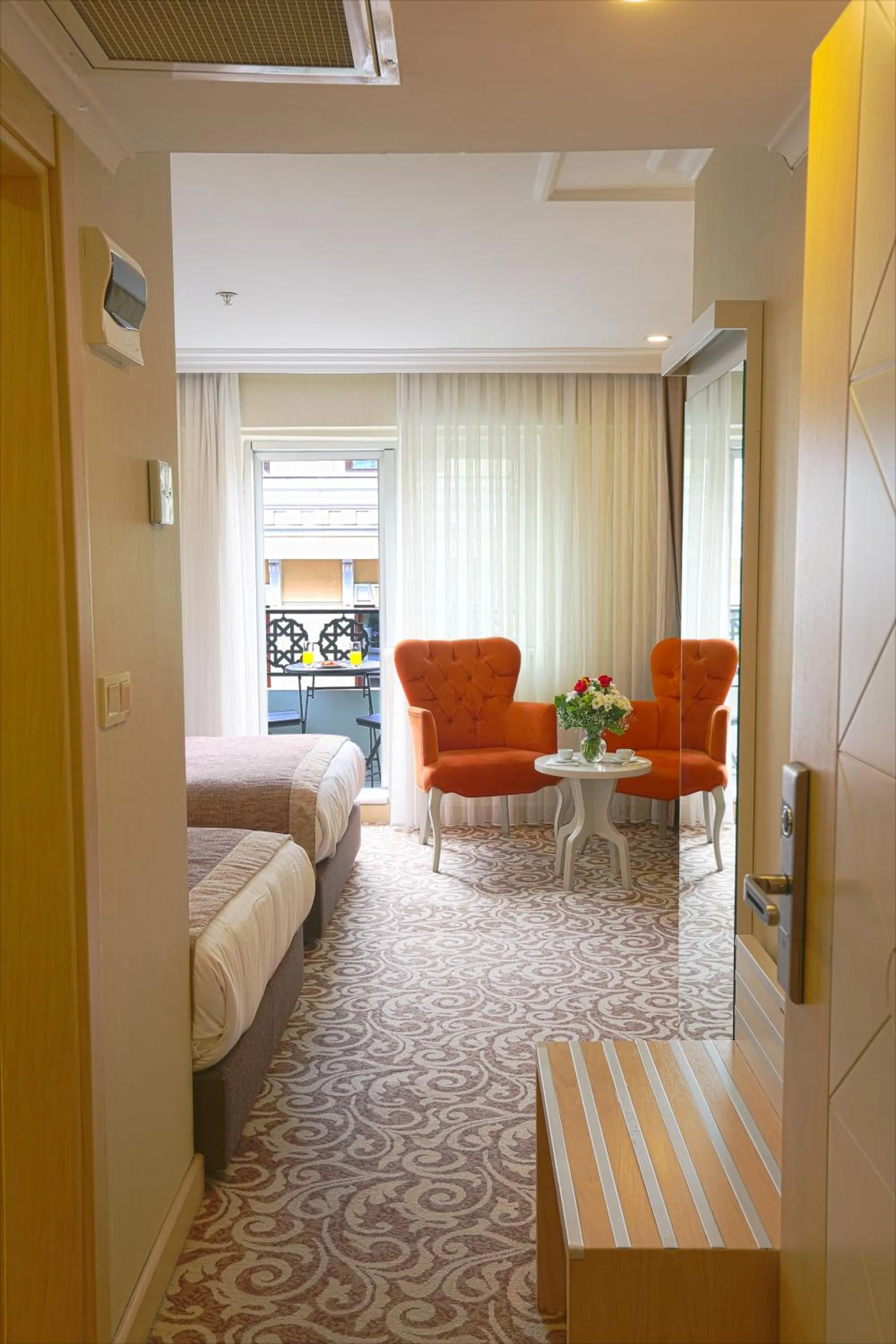 Living room, Bed in Alpinn Hotel Istanbul