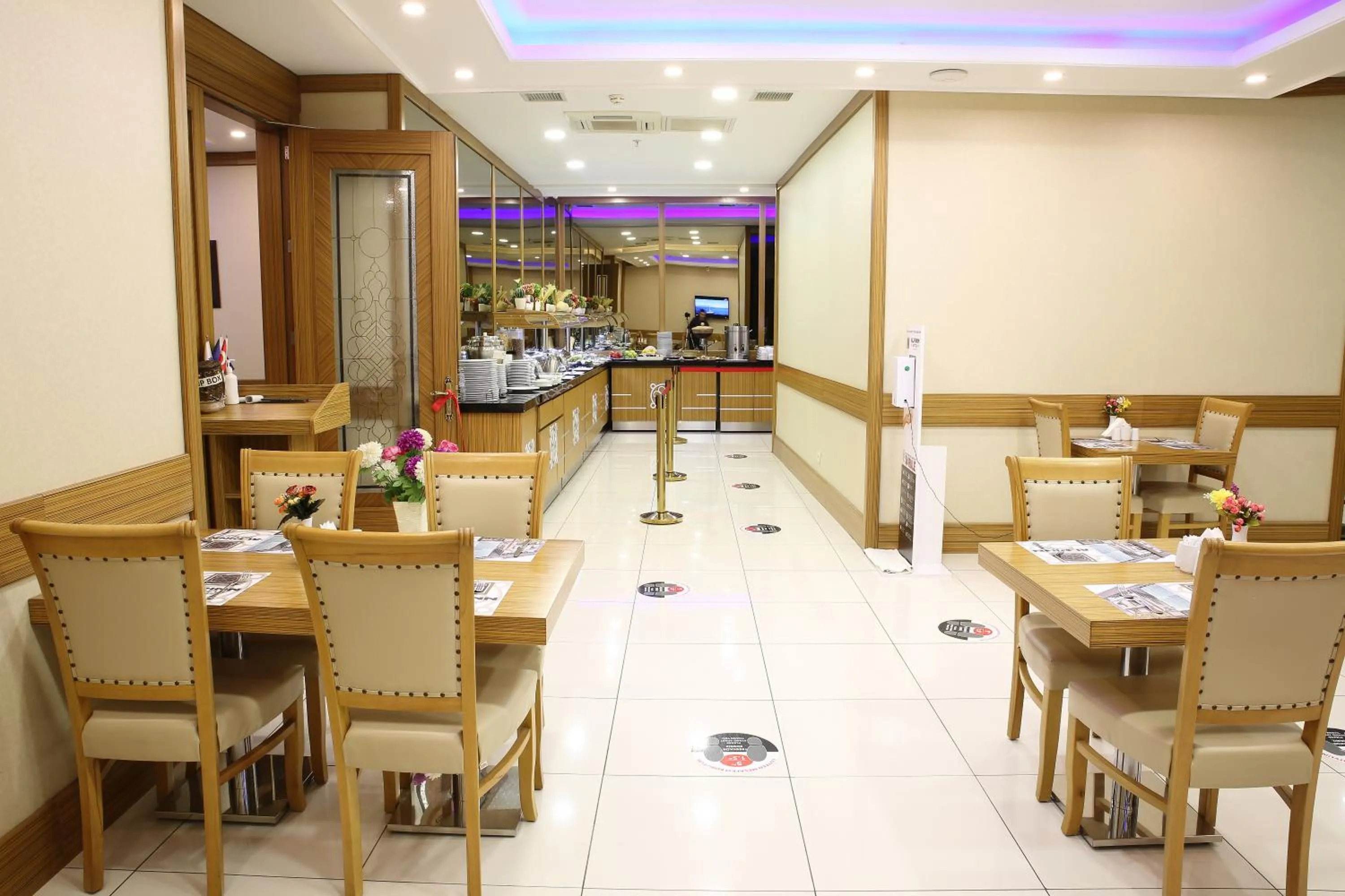 Restaurant/places to eat in Alpinn Hotel Istanbul