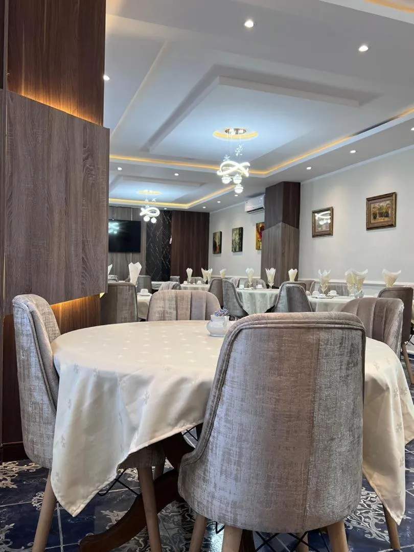 Restaurant/places to eat in Hotel MEDINA