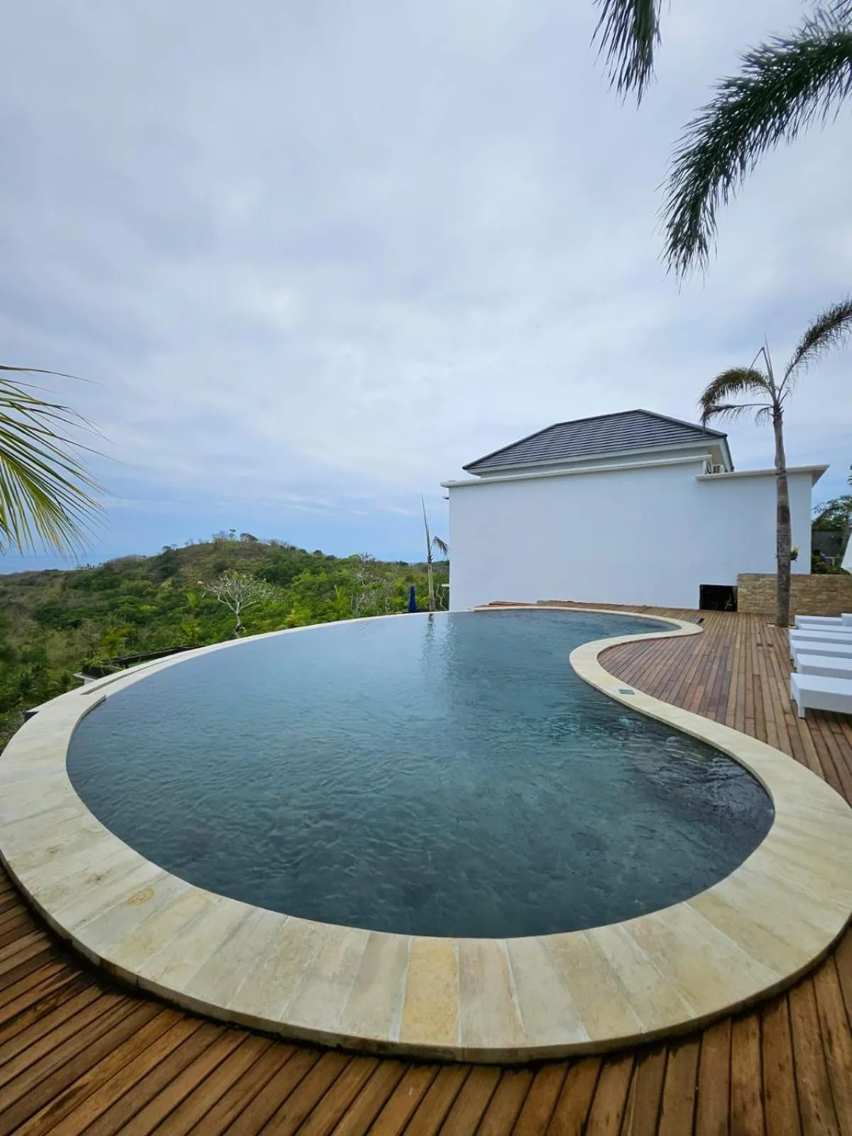Swimming pool in Kelingking Parama Resort