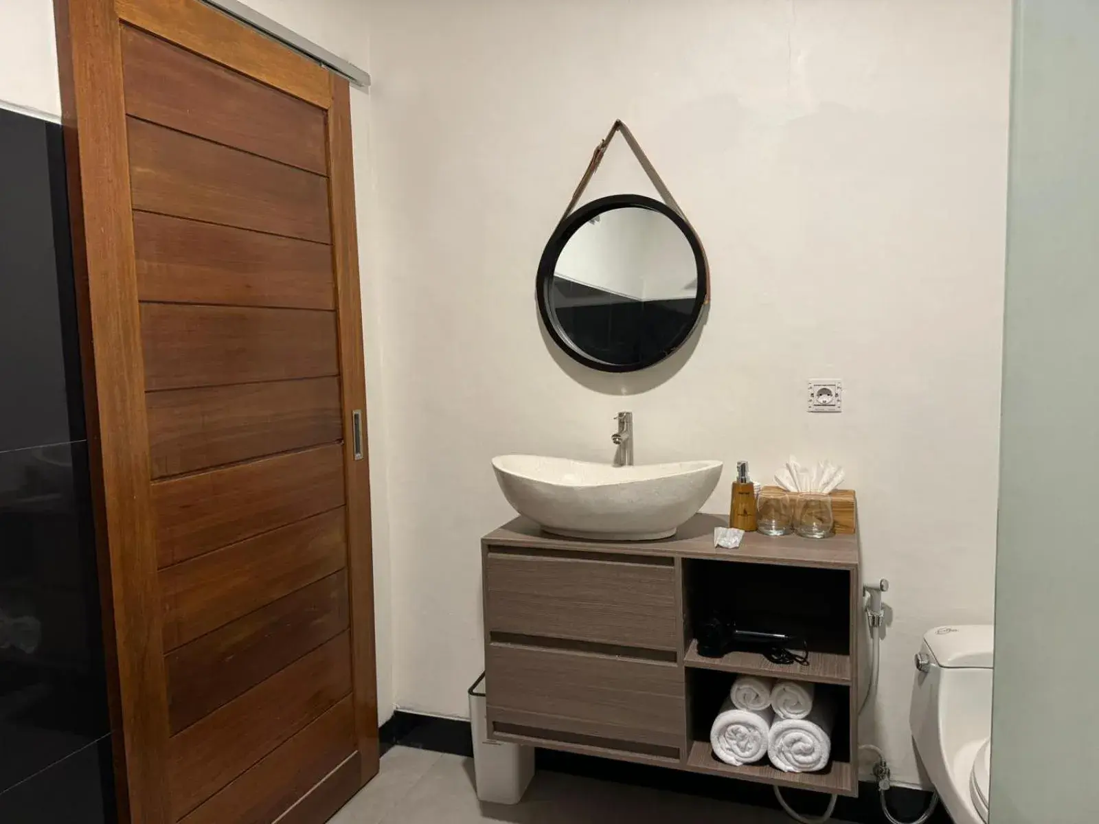 Bathroom in Kelingking Parama Resort Bathroom in Kelingking Parama Resort