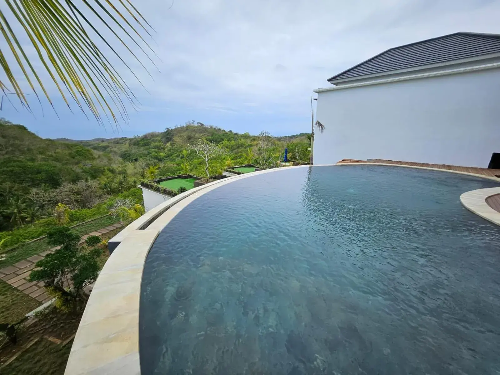 Swimming pool in Kelingking Parama Resort Swimming pool in Kelingking Parama Resort