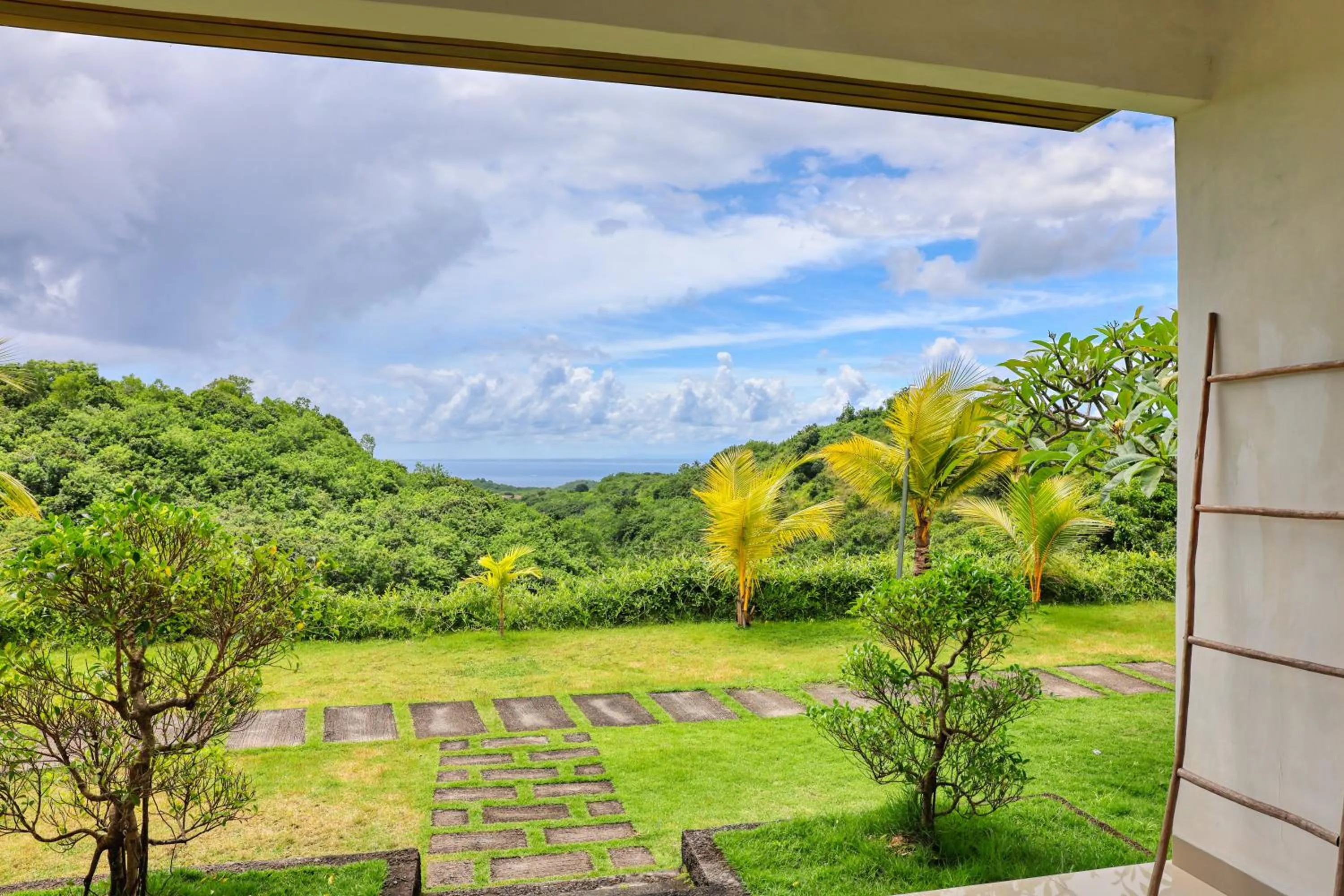 Garden view in Kelingking Parama Resort