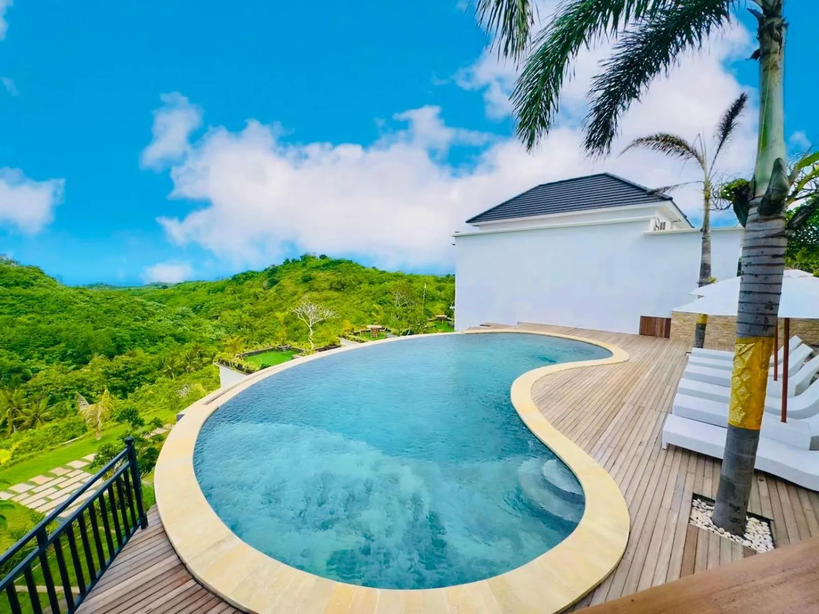 Property building in Kelingking Parama Resort