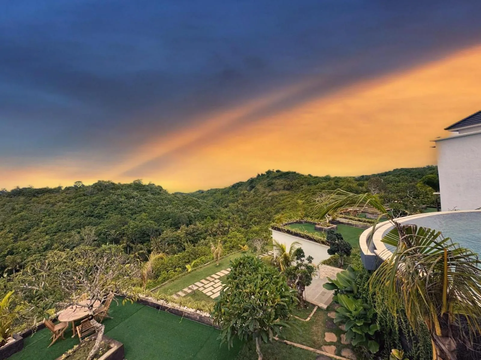 Property building in Kelingking Parama Resort