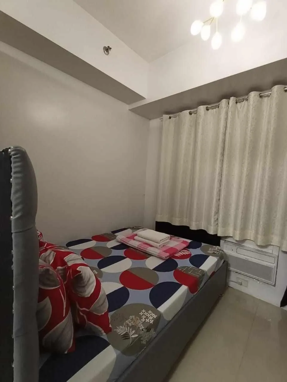 Bed in Sea Residences Staycation MOA Pasay