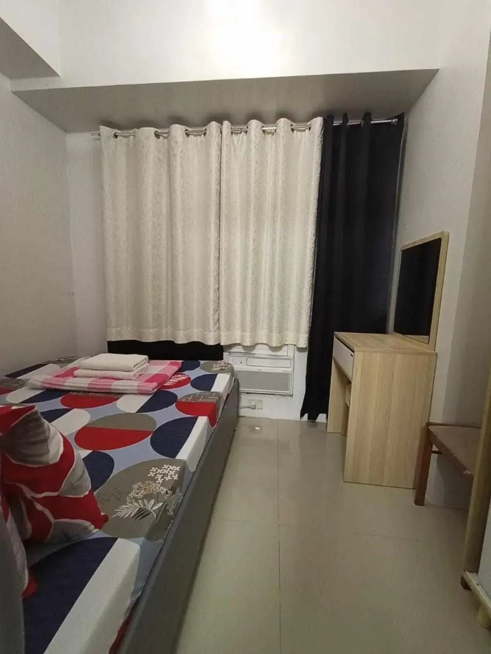 Bed in Sea Residences Staycation MOA Pasay