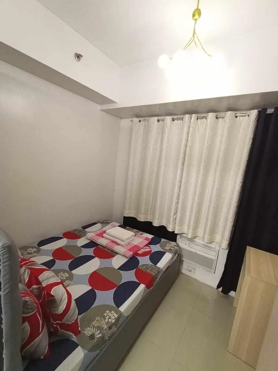 Bed in Sea Residences Staycation MOA Pasay