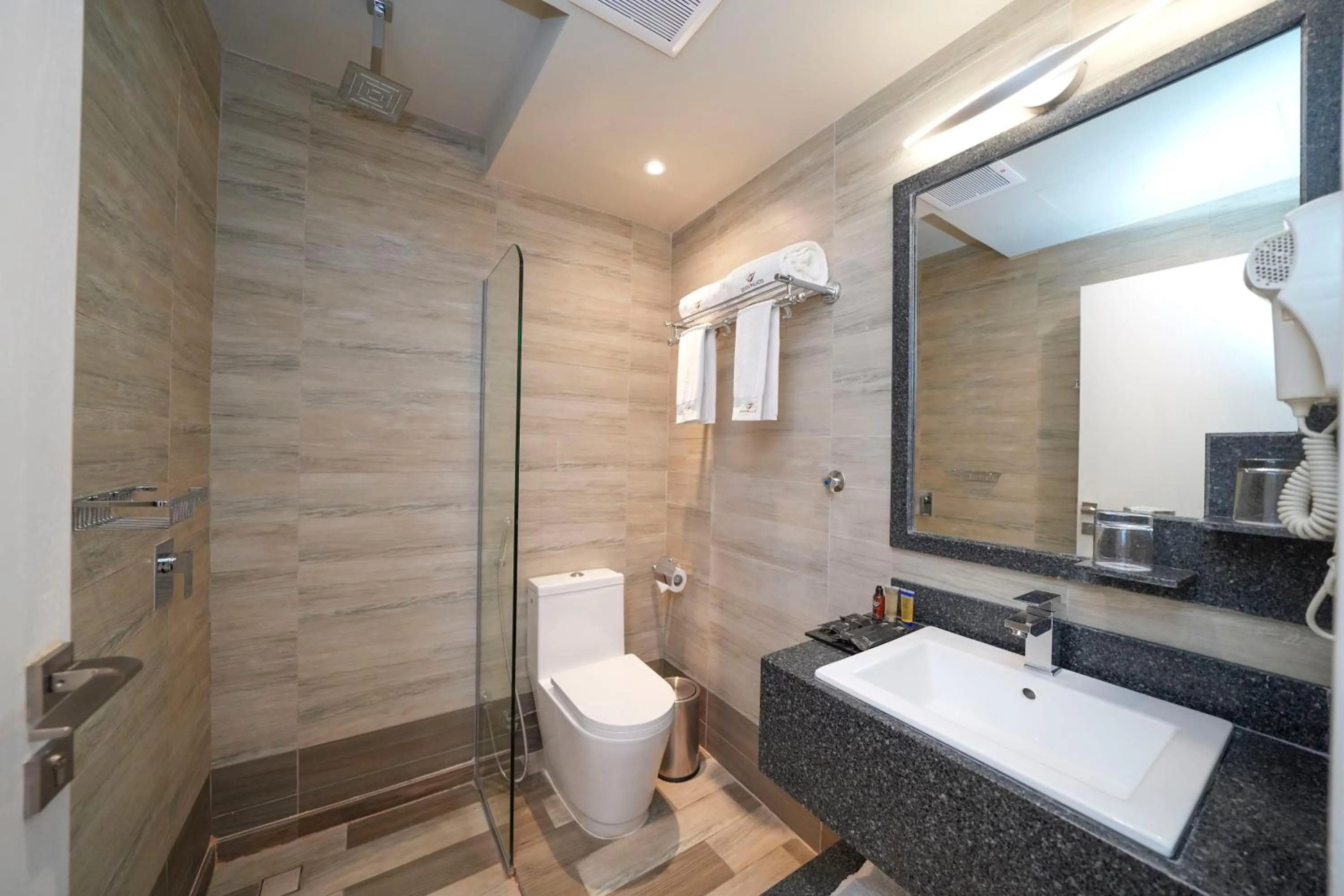 Shower in Seven Palaces Hotel