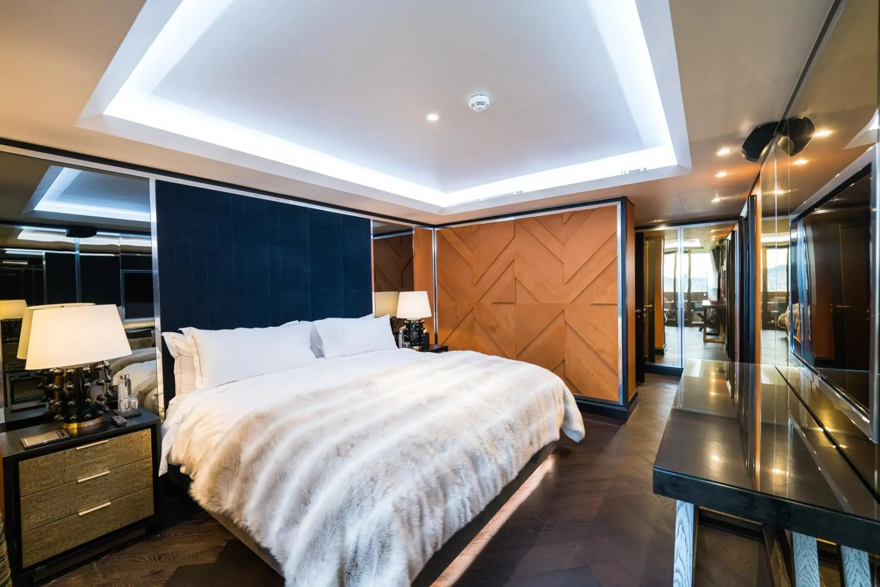 Bedroom, Bed in FIVE Zurich - Luxury City Resort Bedroom, Bed in FIVE Zurich - Luxury City Resort