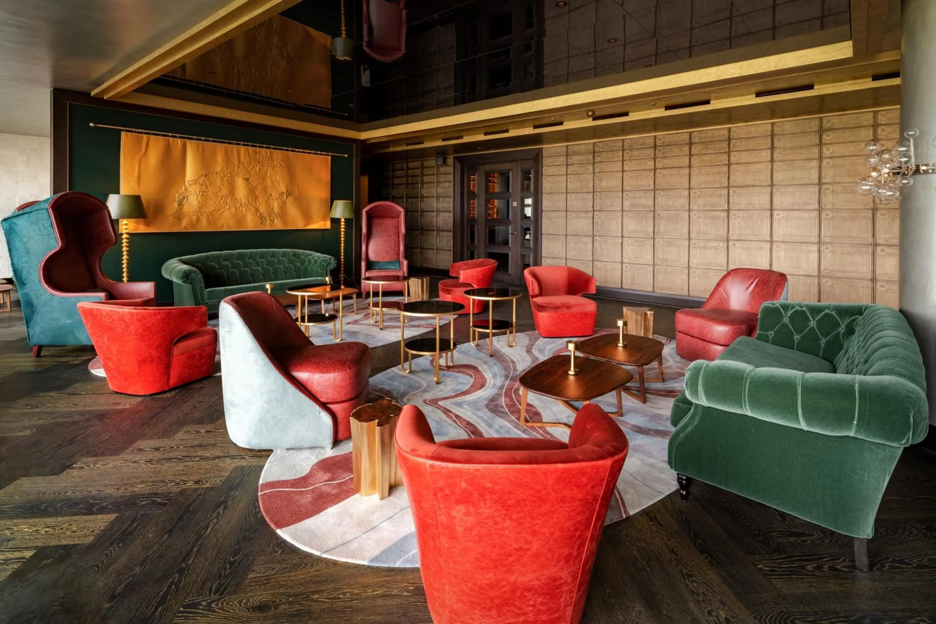Lounge or bar in FIVE Zurich - Luxury City Resort