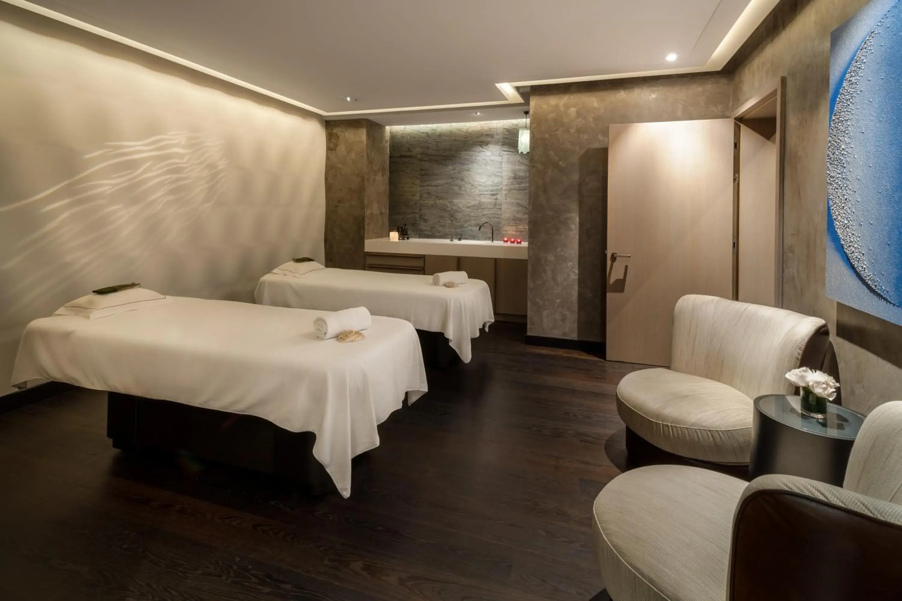 Spa and wellness centre/facilities, Bed in FIVE Zurich - Luxury City Resort Spa and wellness centre/facilities, Bed in FIVE Zurich - Luxury City Resort