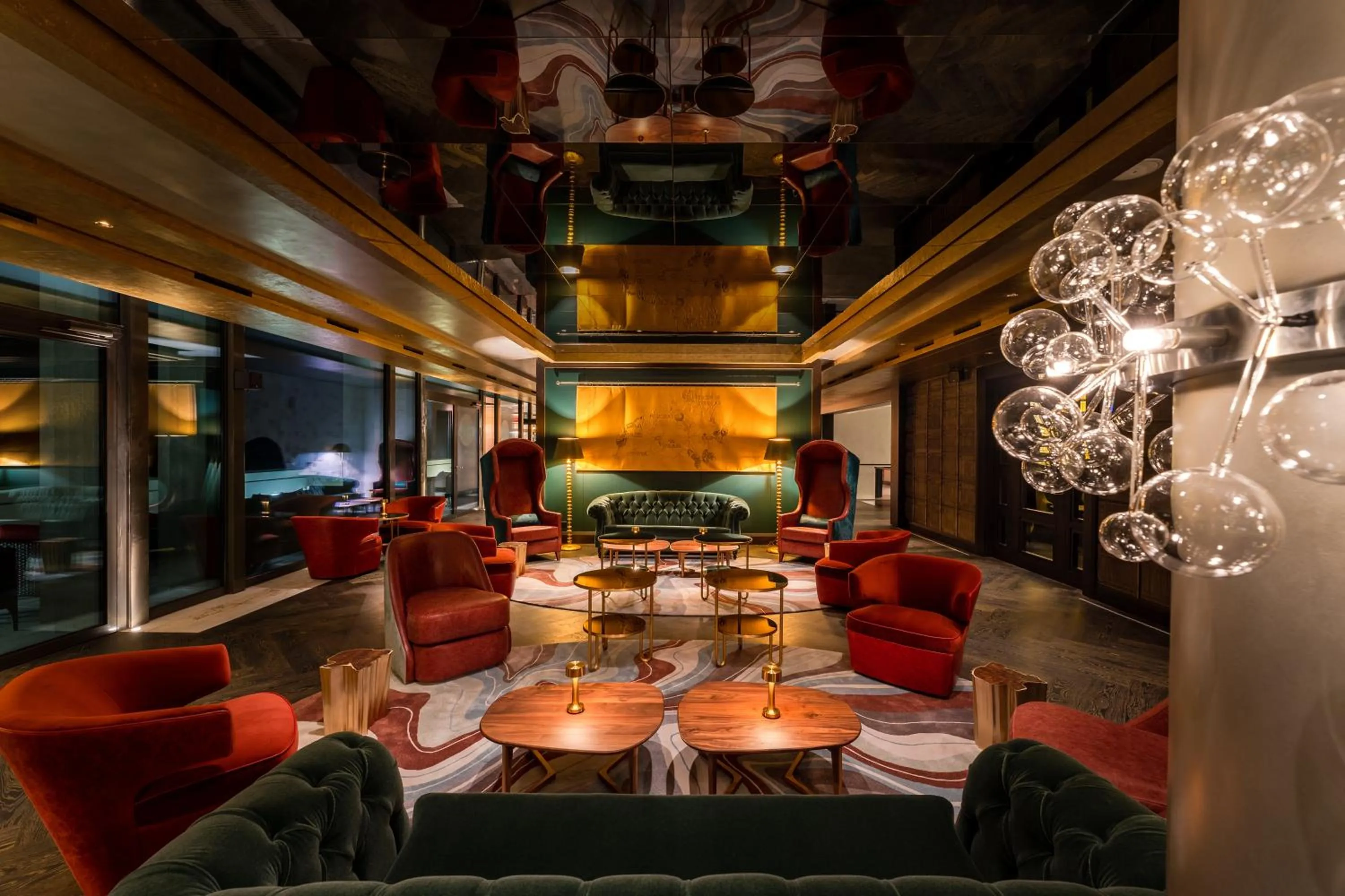 Lounge or bar in FIVE Zurich - Luxury City Resort