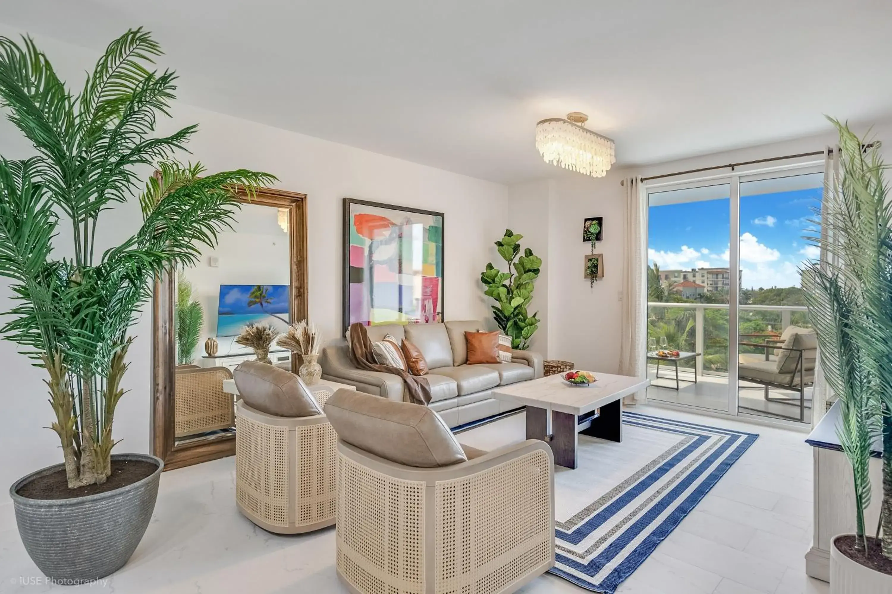 Lux 3BR City-View Retreat in Hollywood, 4th Floor Lux 3BR City-View Retreat in Hollywood, 4th Floor