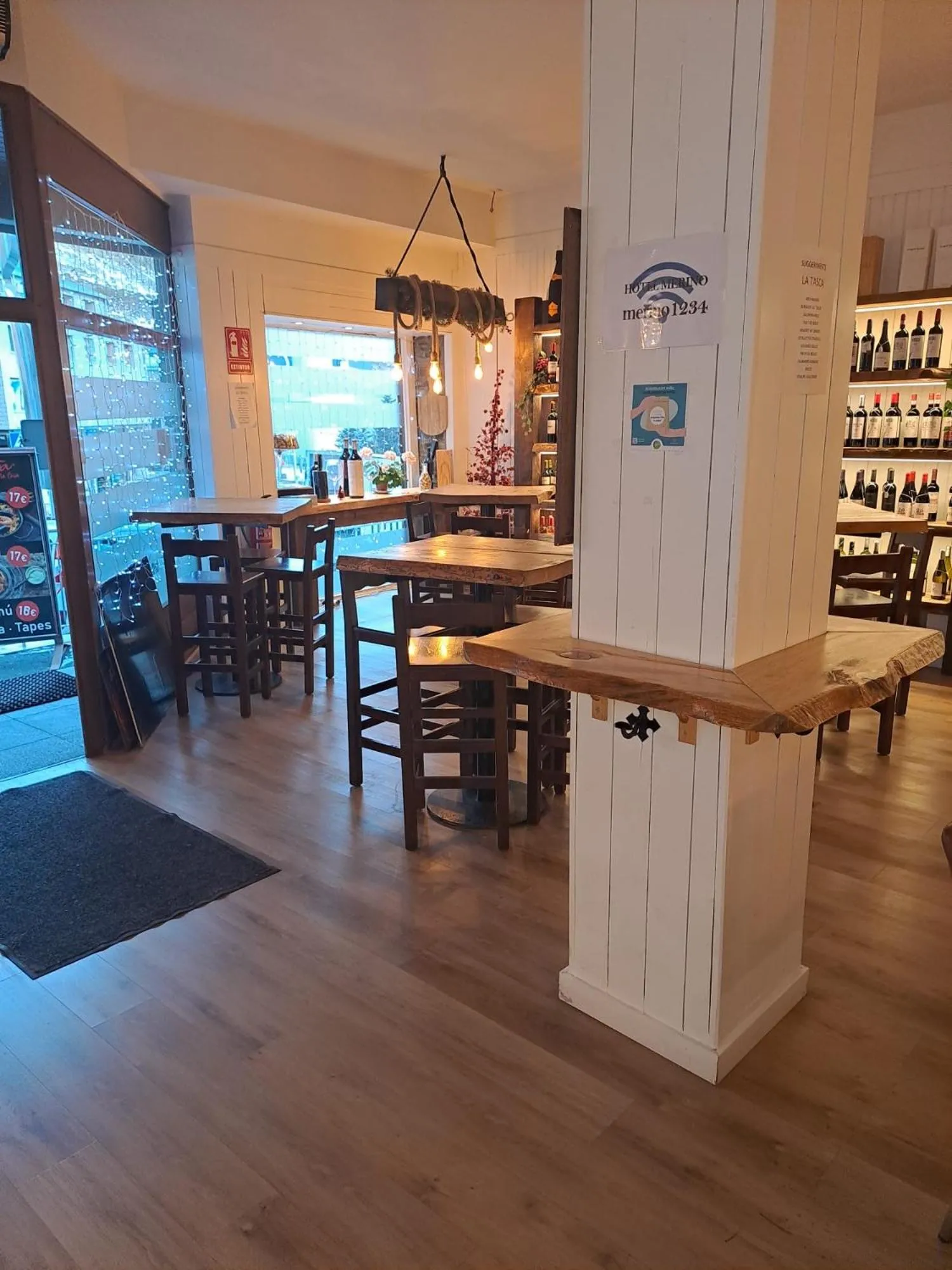 Restaurant/places to eat in Hotel Merino