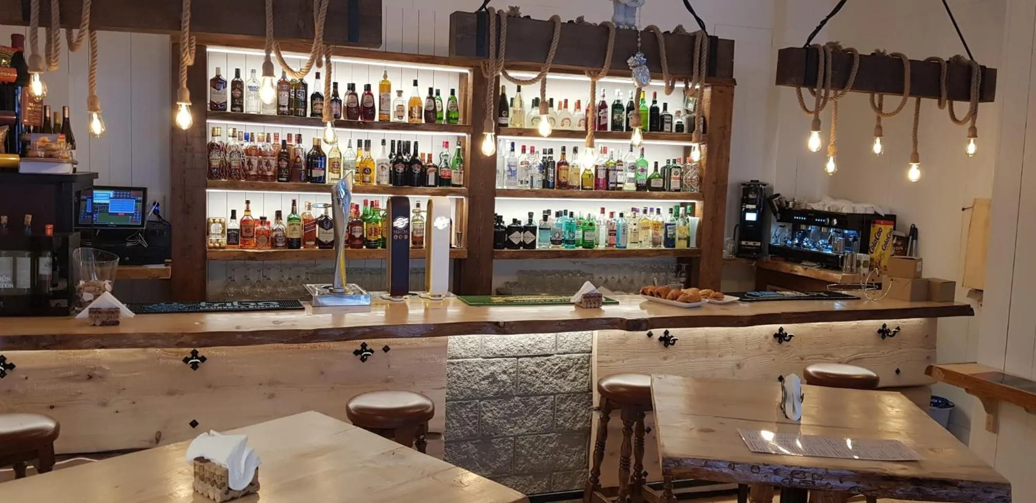 Restaurant/places to eat in Hotel Merino