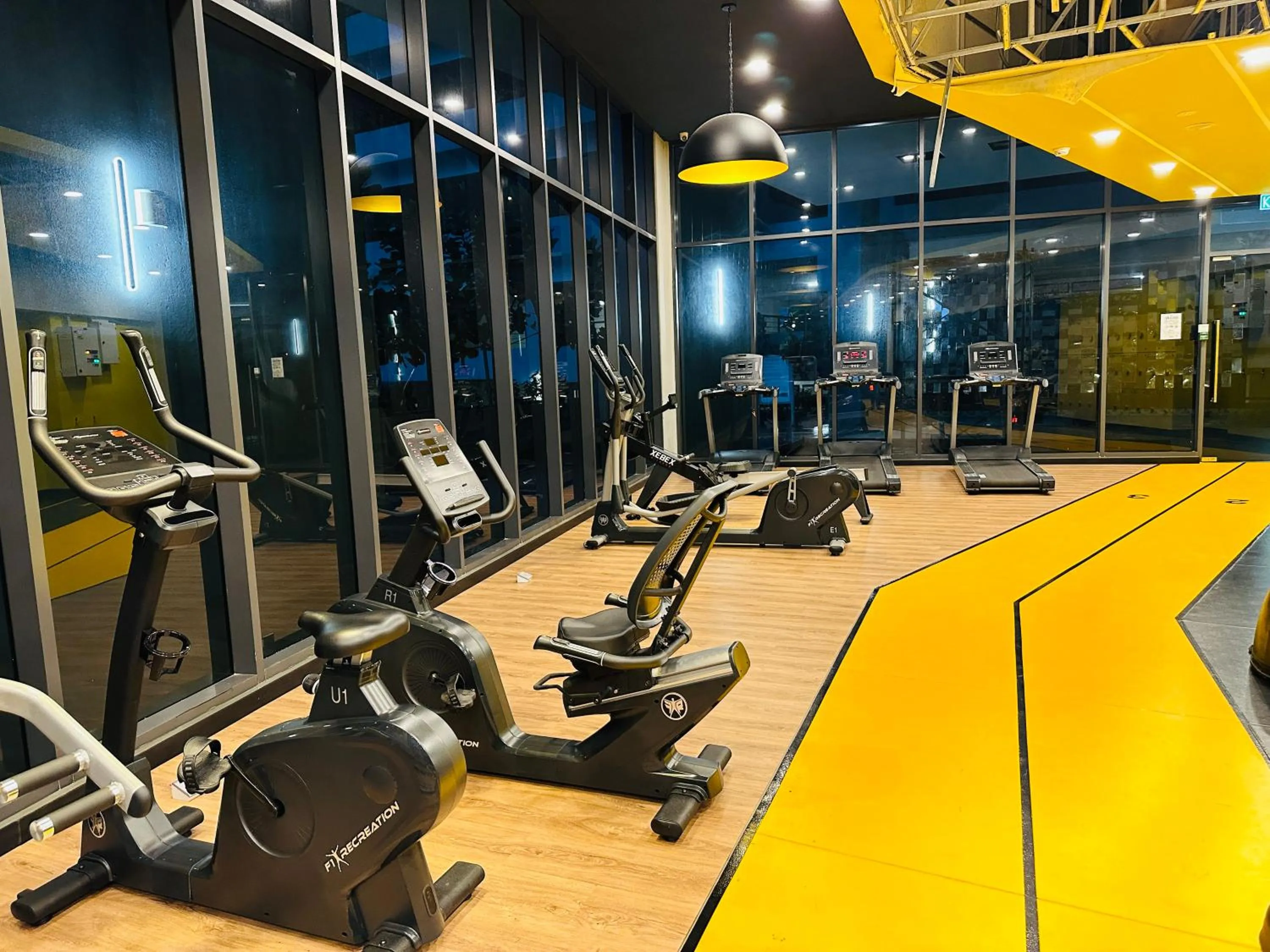 Fitness centre/facilities in Neu Suites Service Apartment By Moonlight