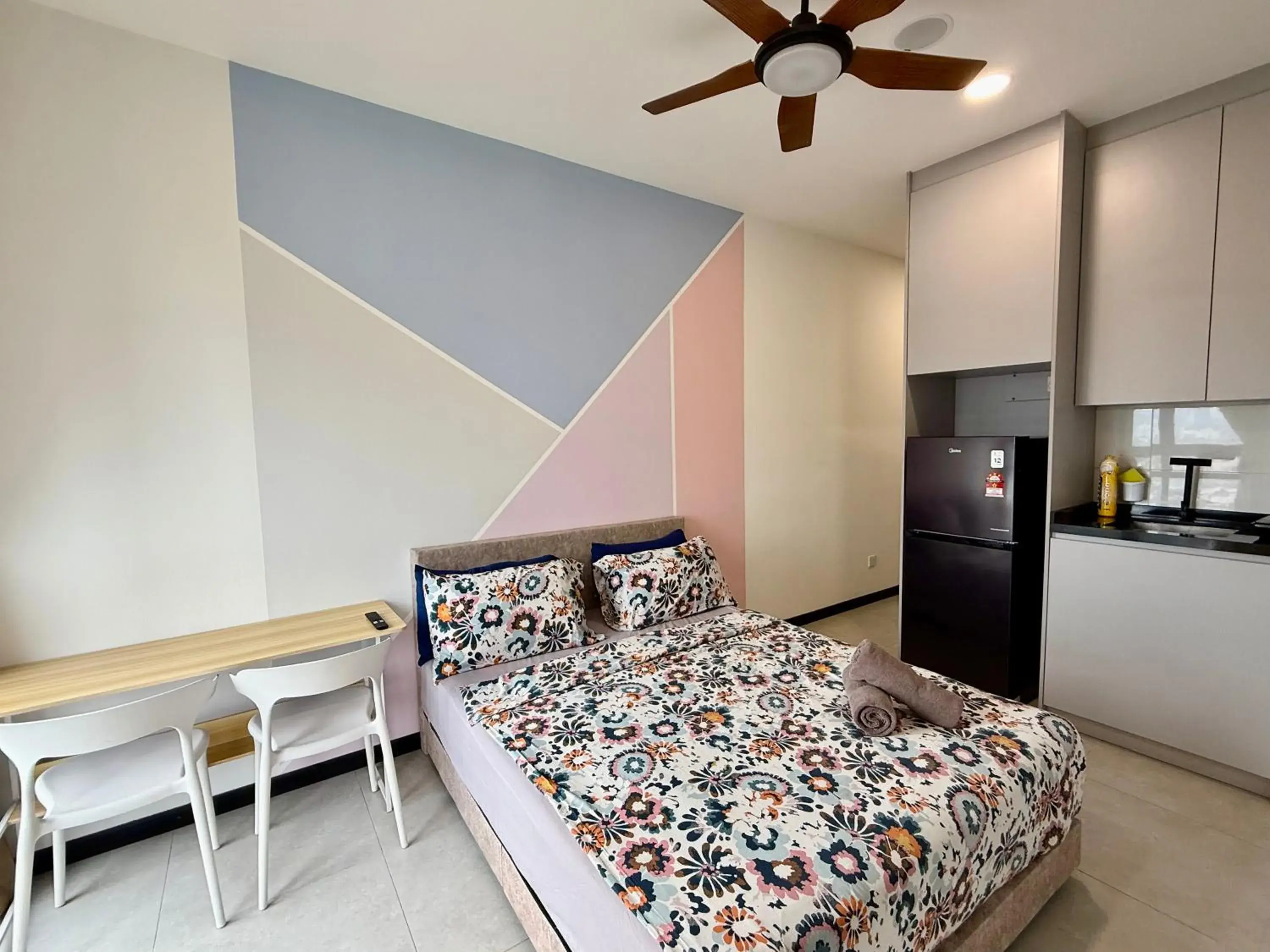 Bed in Neu Suites Service Apartment By Moonlight Bed in Neu Suites Service Apartment By Moonlight