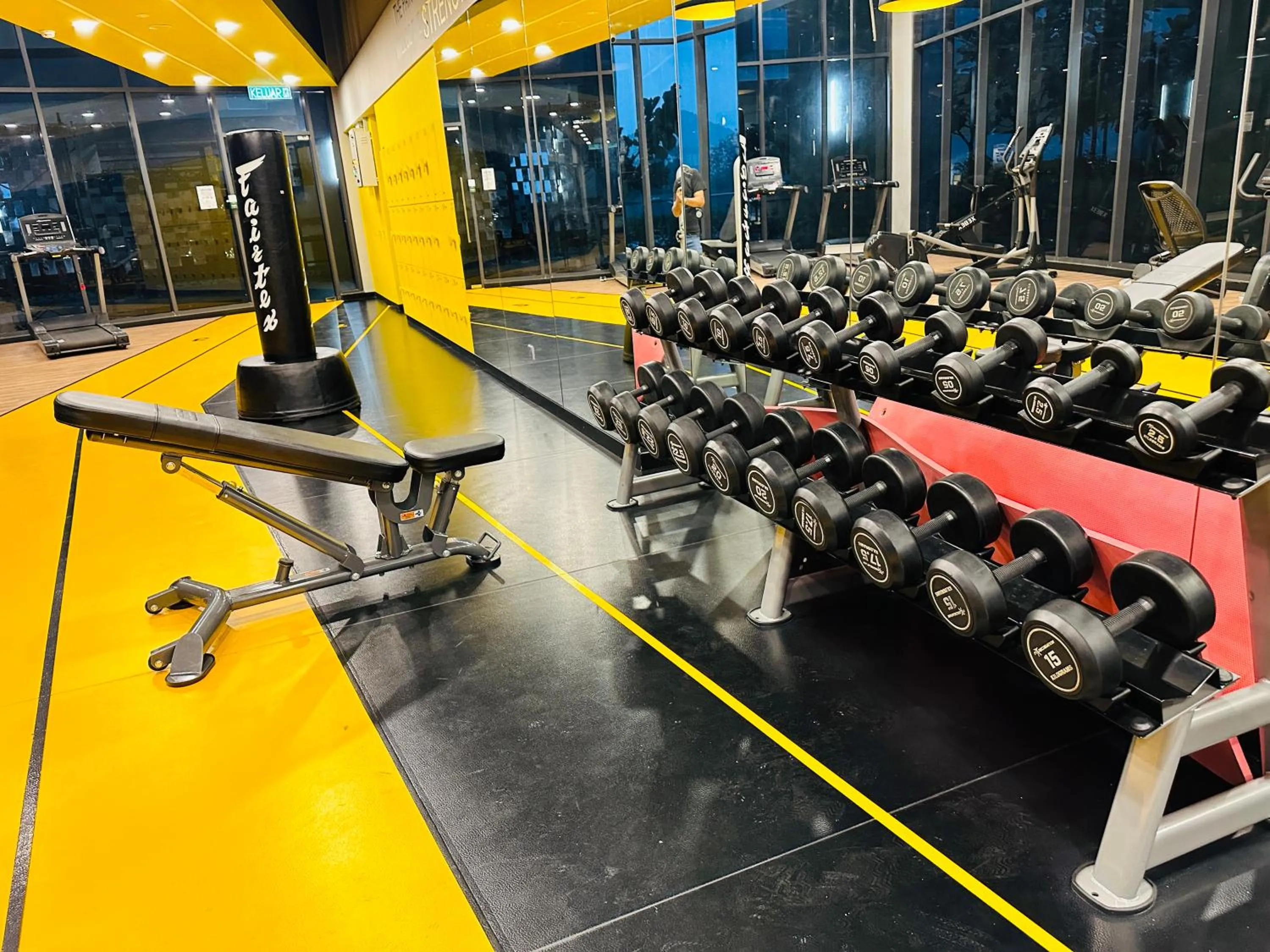 Fitness centre/facilities in Neu Suites Service Apartment By Moonlight